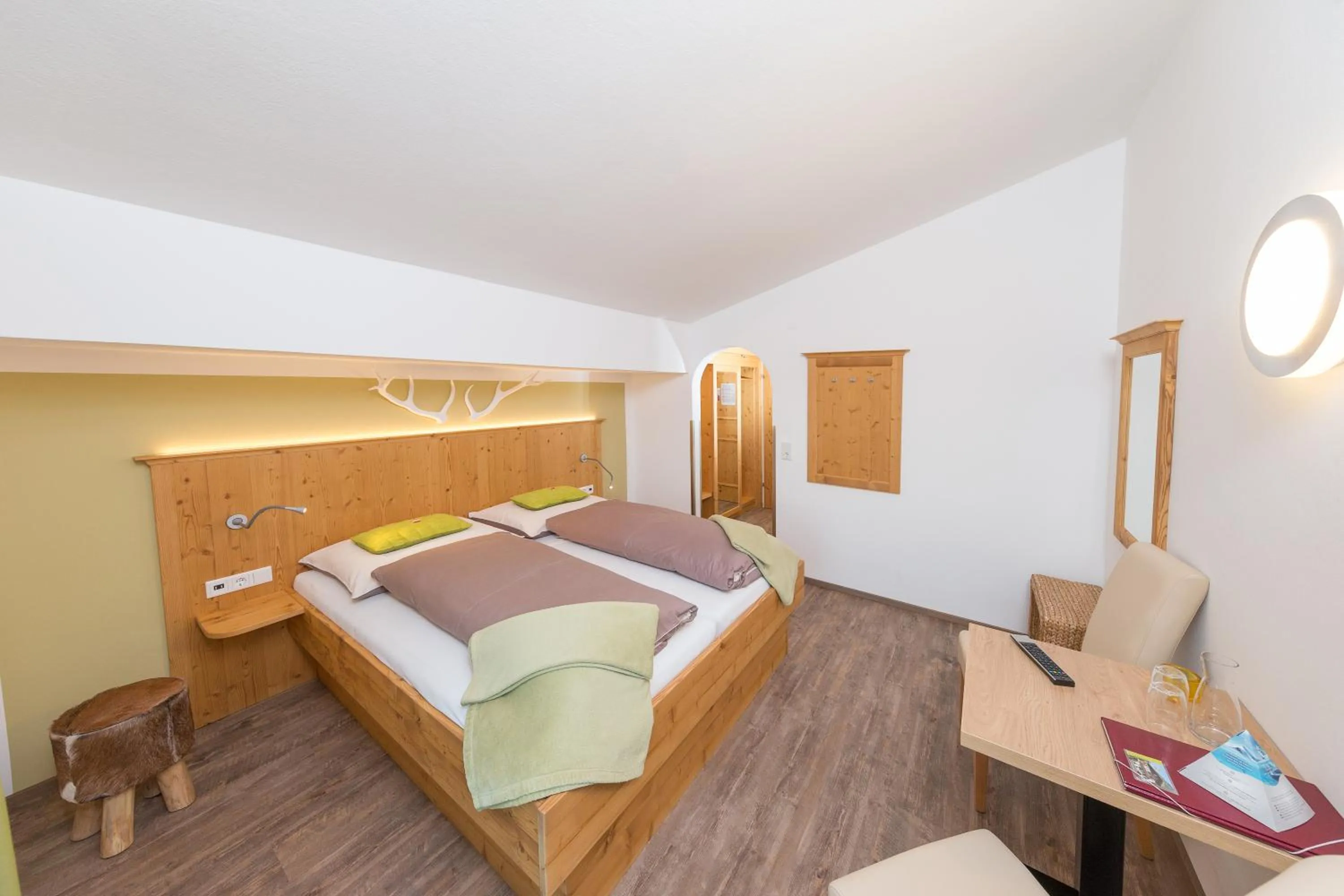 Shower, Bed in Comfort Hotel Garni Landhaus Gitti