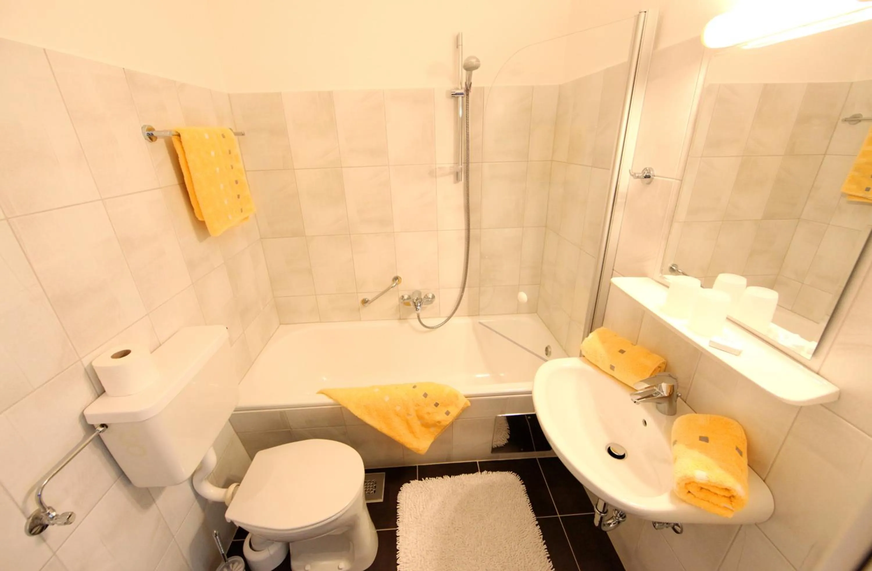 Shower in Comfort Hotel Garni Landhaus Gitti