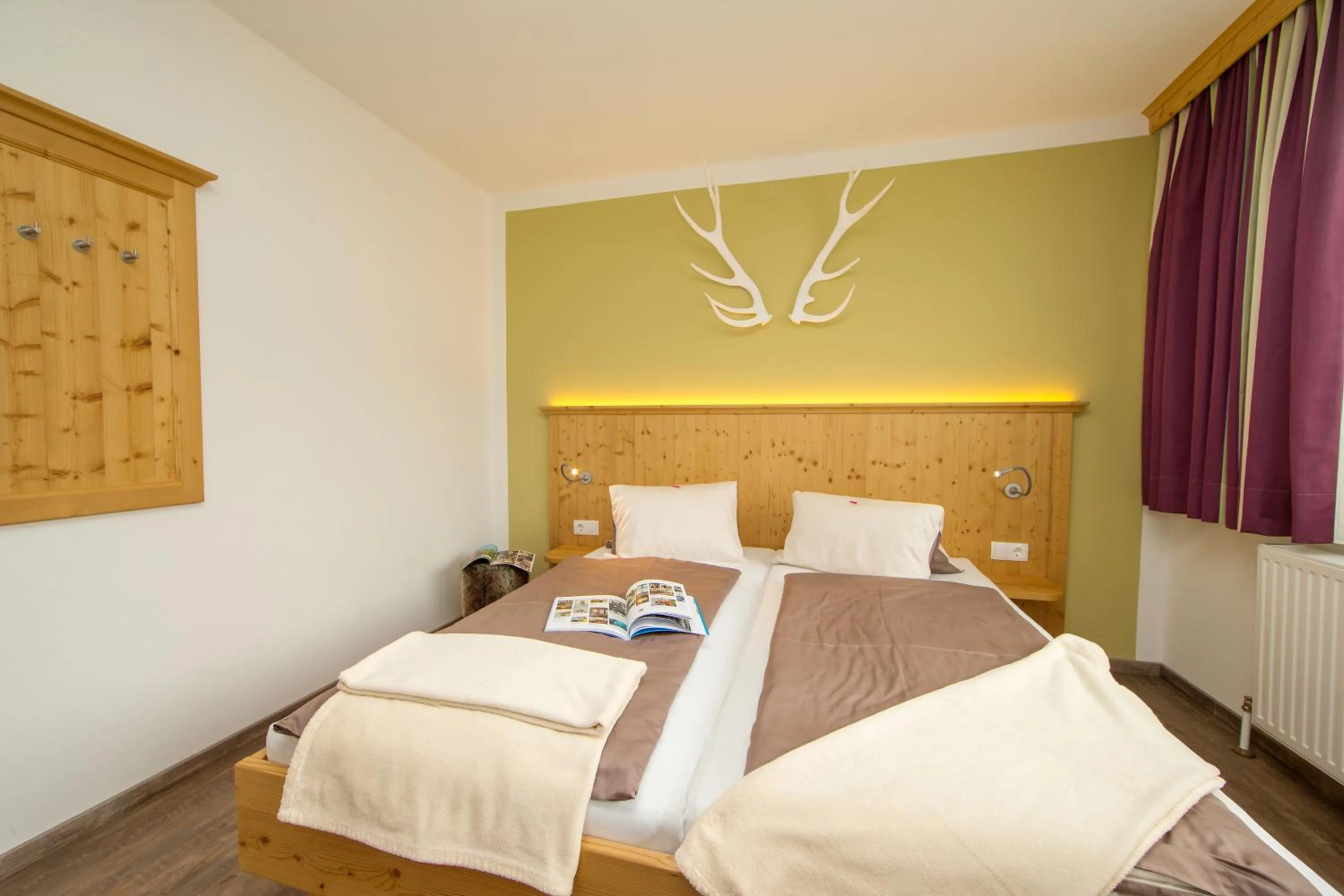 Shower, Bed in Comfort Hotel Garni Landhaus Gitti
