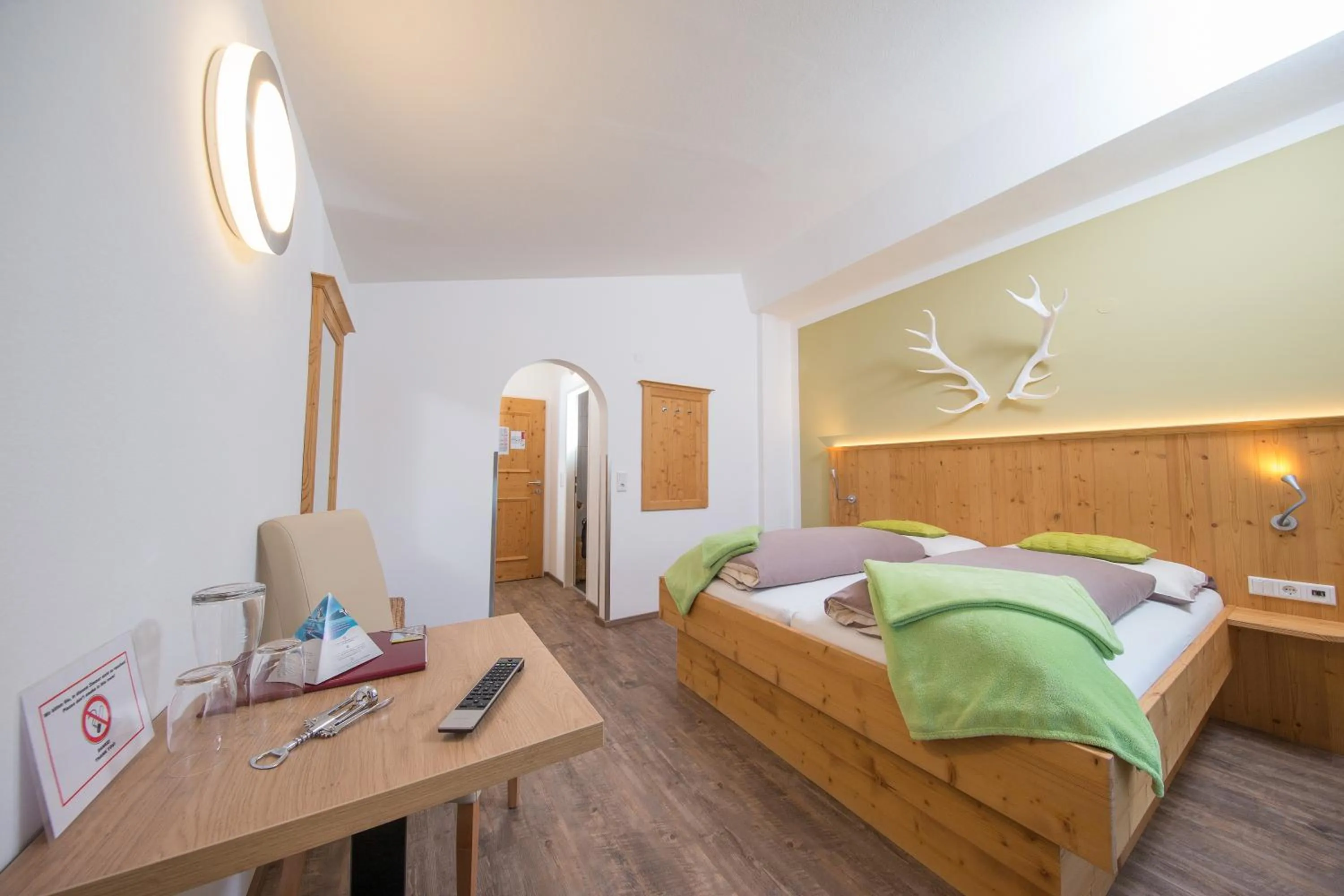 Shower, Bed in Comfort Hotel Garni Landhaus Gitti