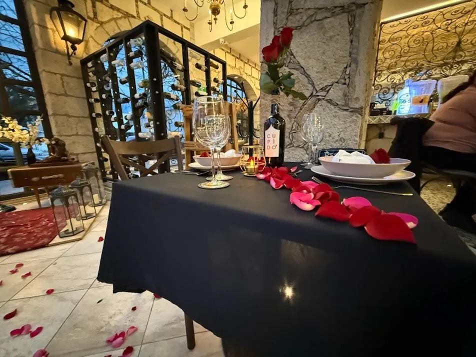 Restaurant/places to eat in Hacienda San Patricio