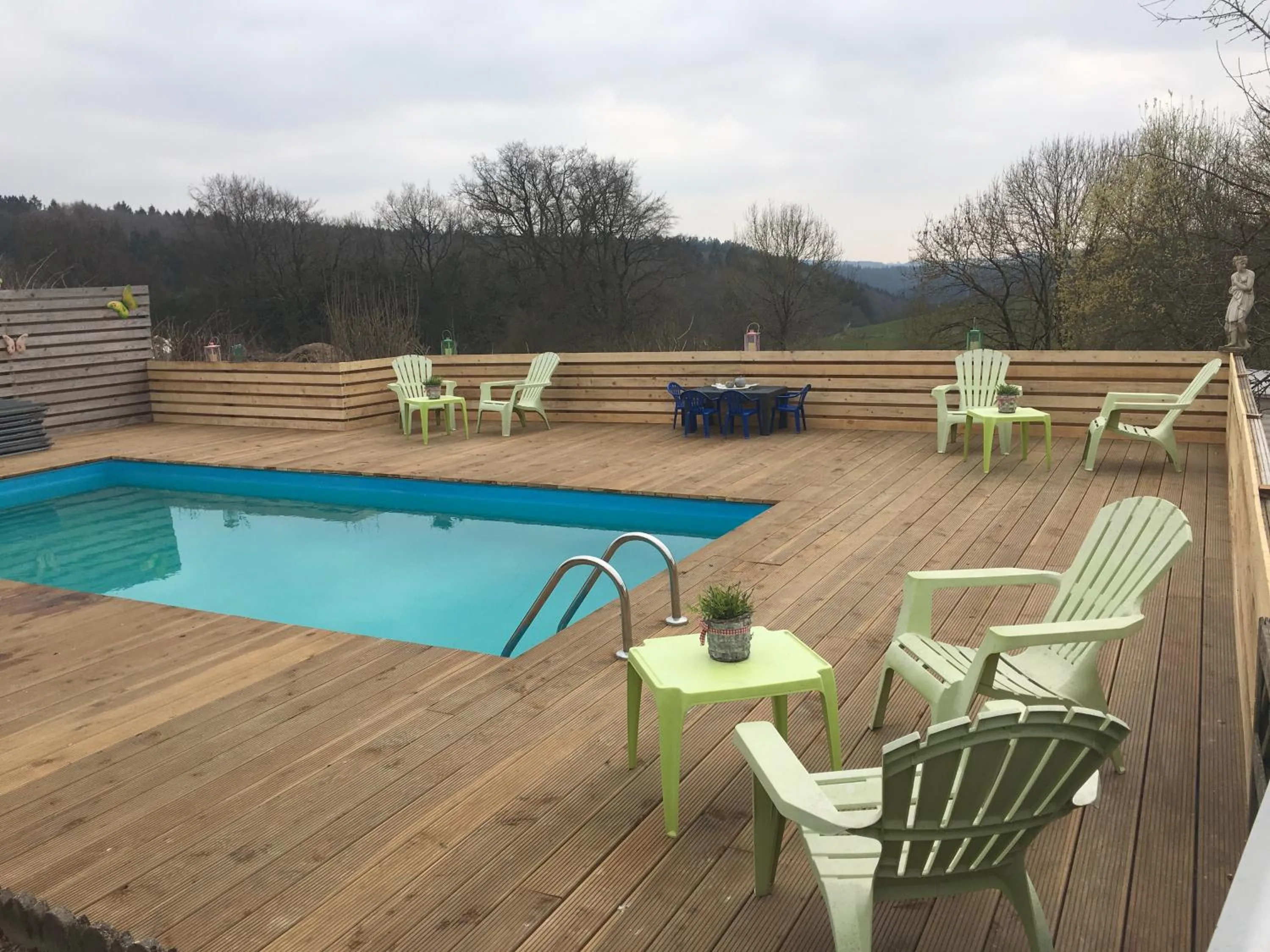 Swimming pool in B&B De Eifelhoeve