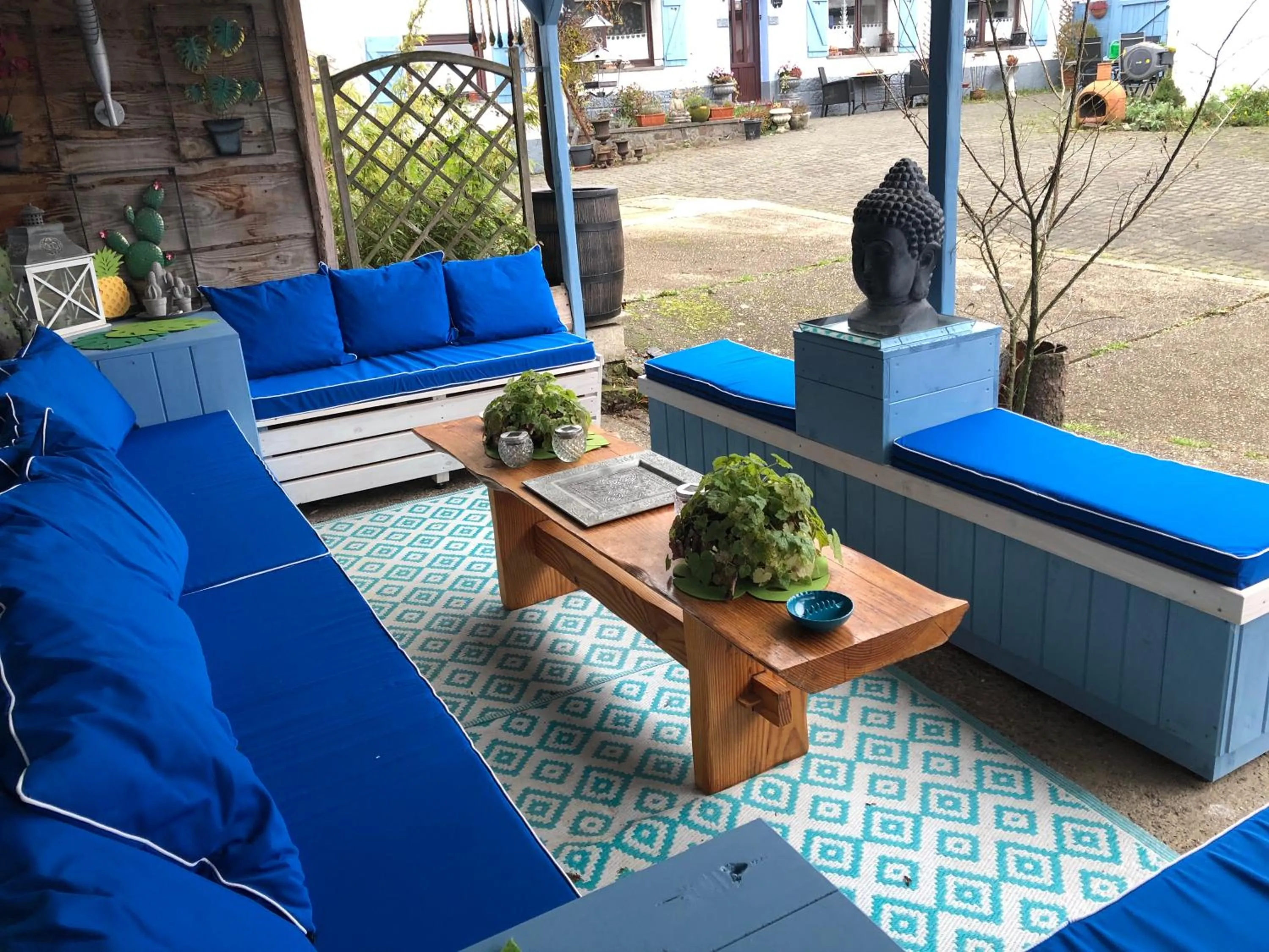 Patio in B&B De Eifelhoeve