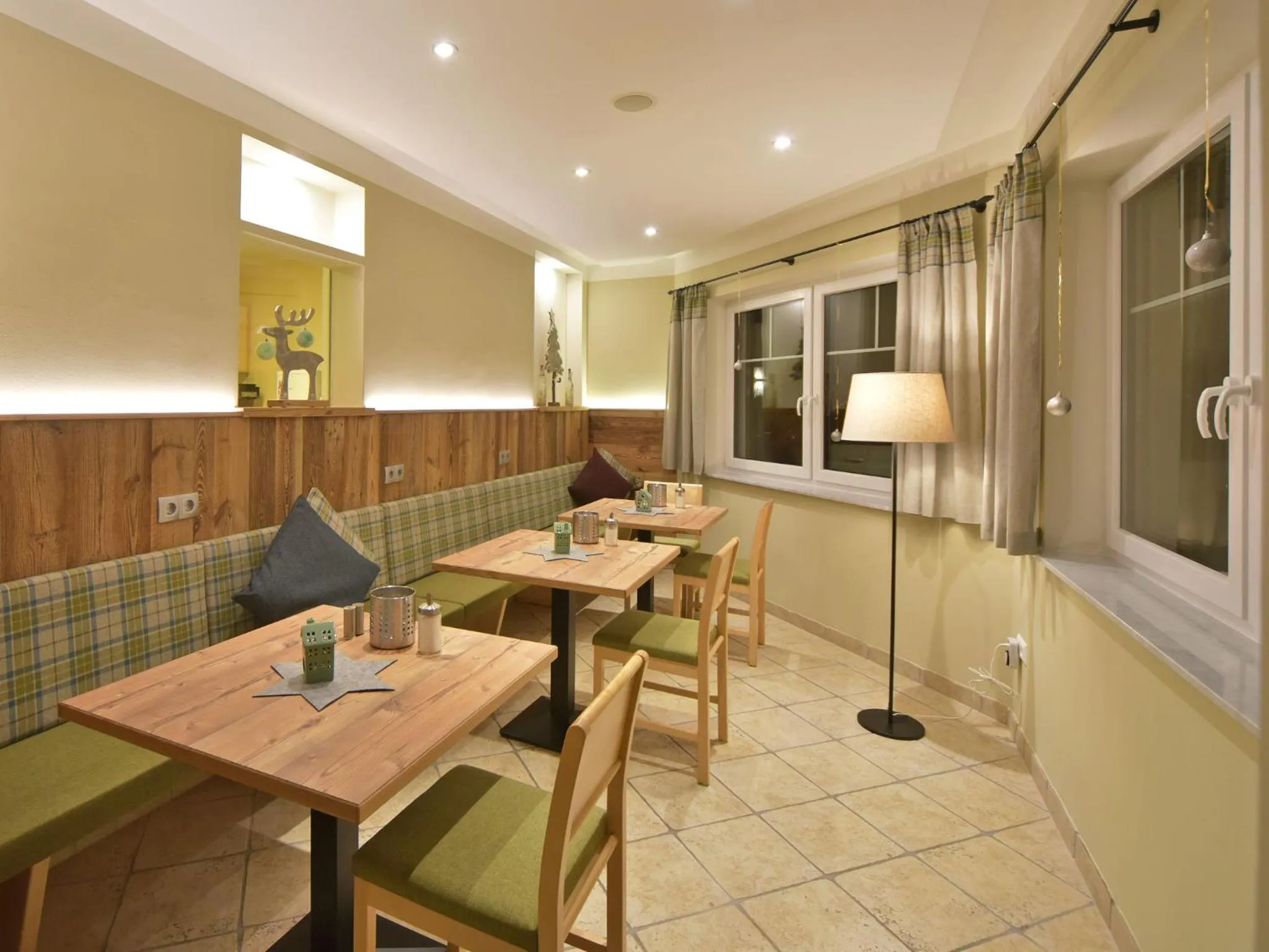 Buffet breakfast in Pension Linder