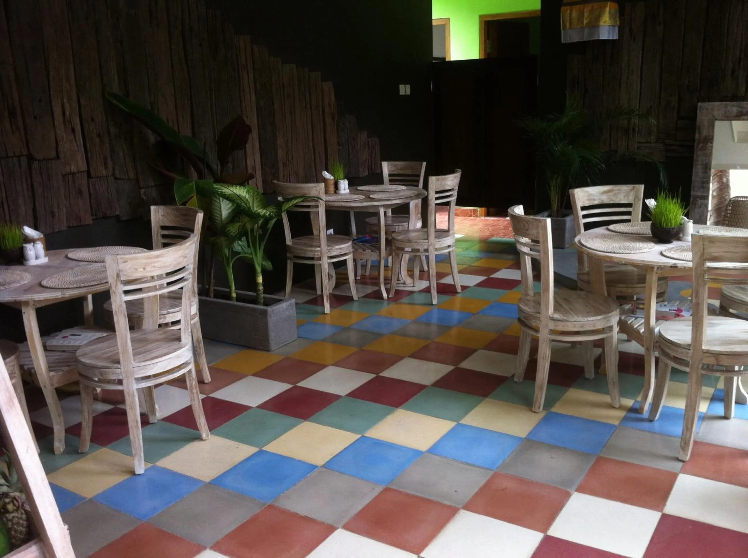 Restaurant/places to eat in Green Bird Villa