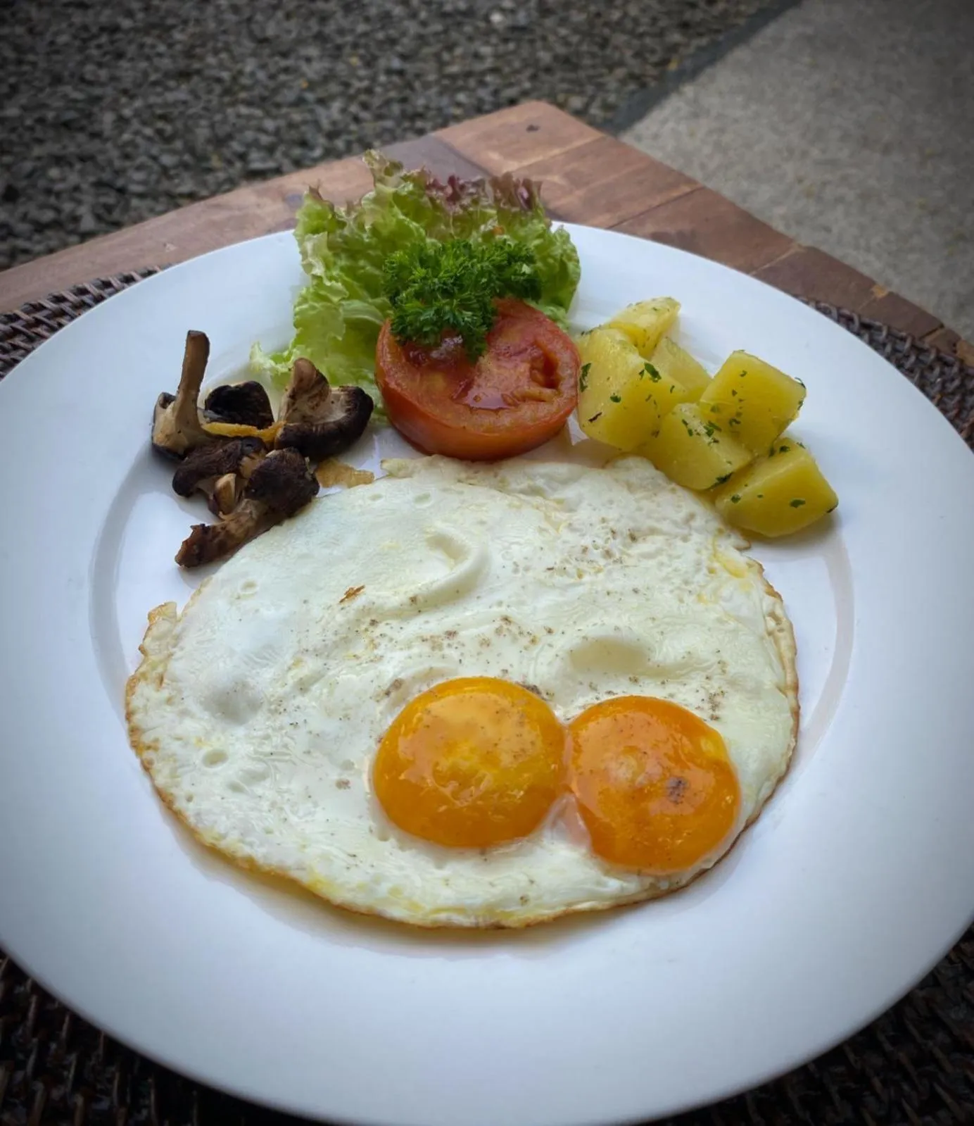 Food and drinks in Green Bird Villa