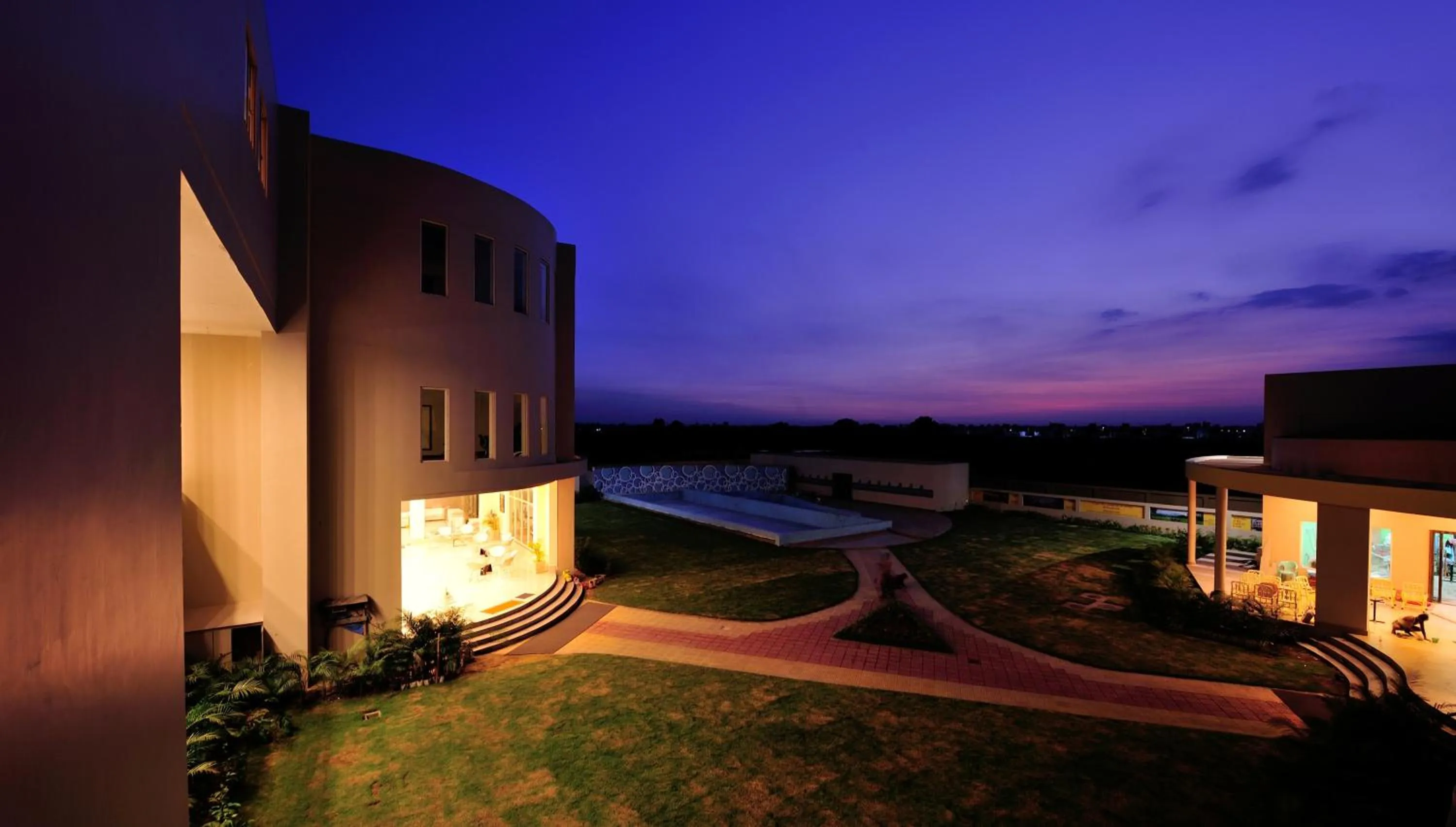 Night in Sinclairs Burdwan