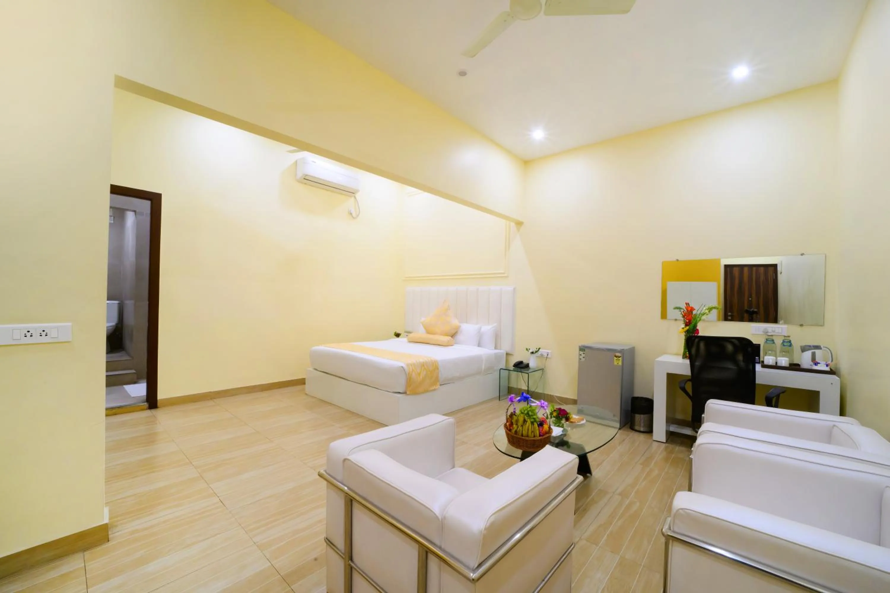 Seating area, Bed in Sinclairs Burdwan