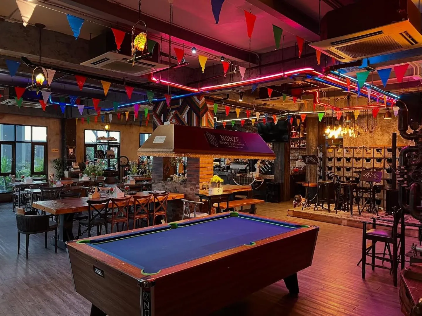 Restaurant/places to eat in Nonze Hostel