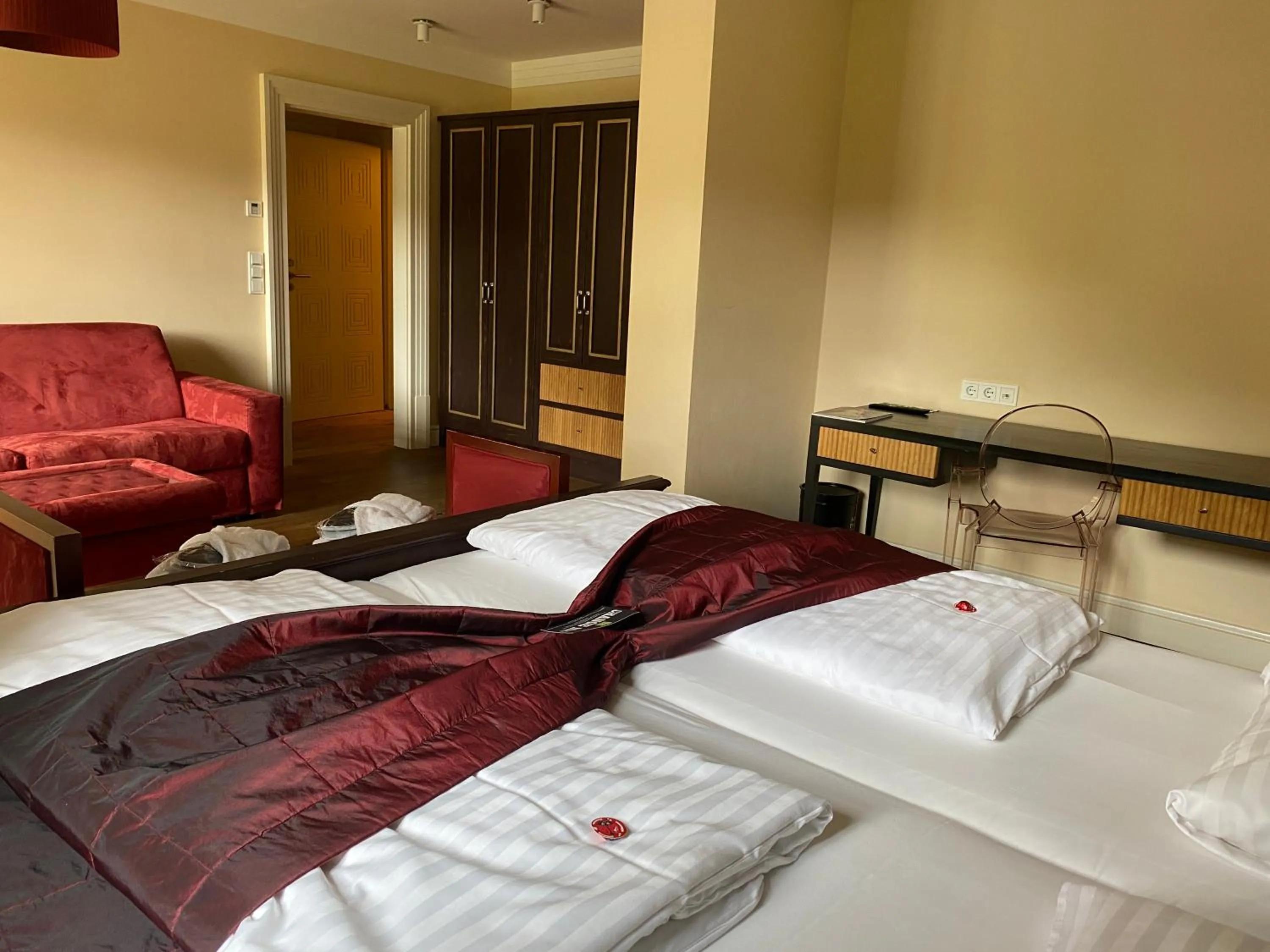 Bedroom, Bed in Hotel Alpine Palace