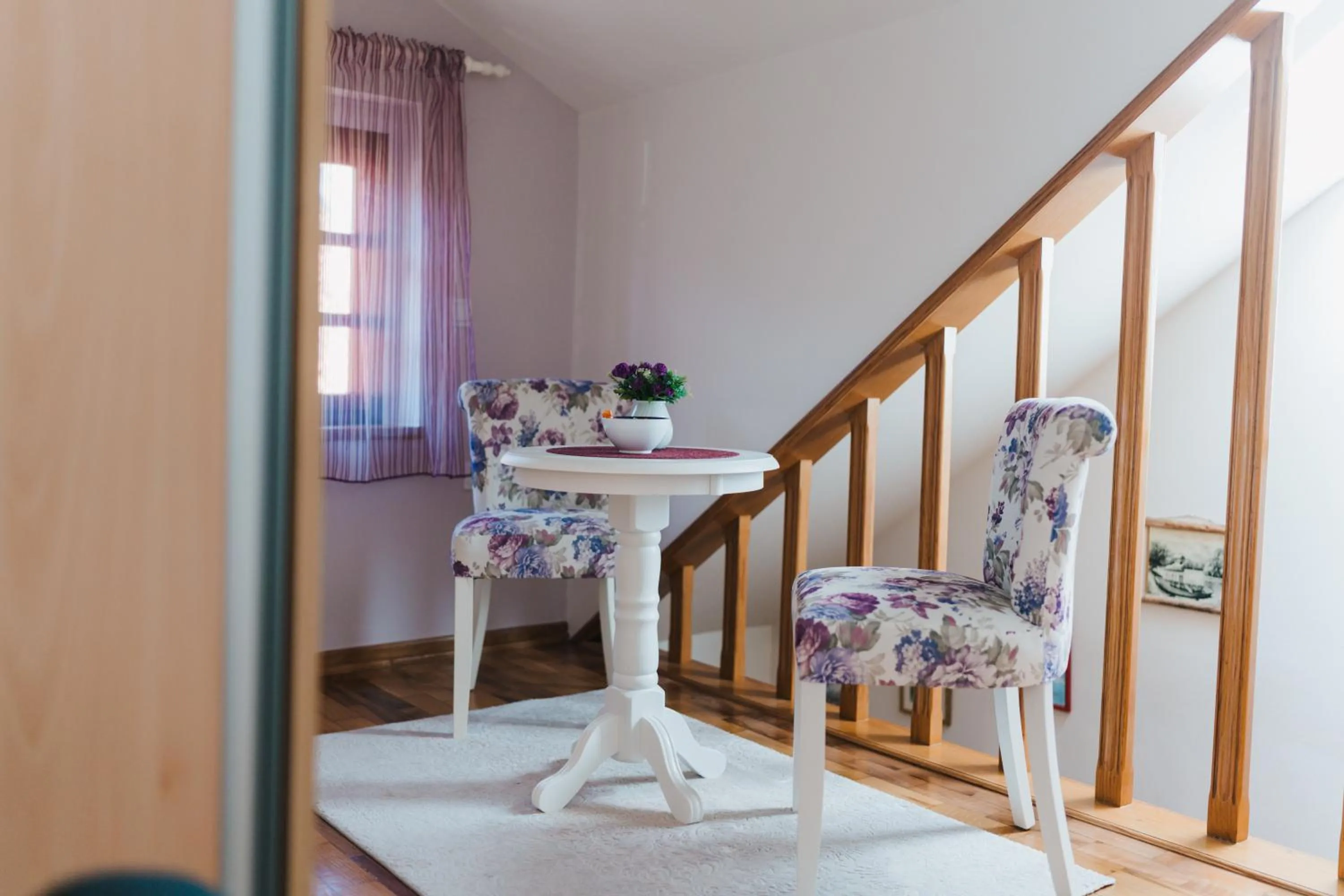 Seating area in Studios Belvi