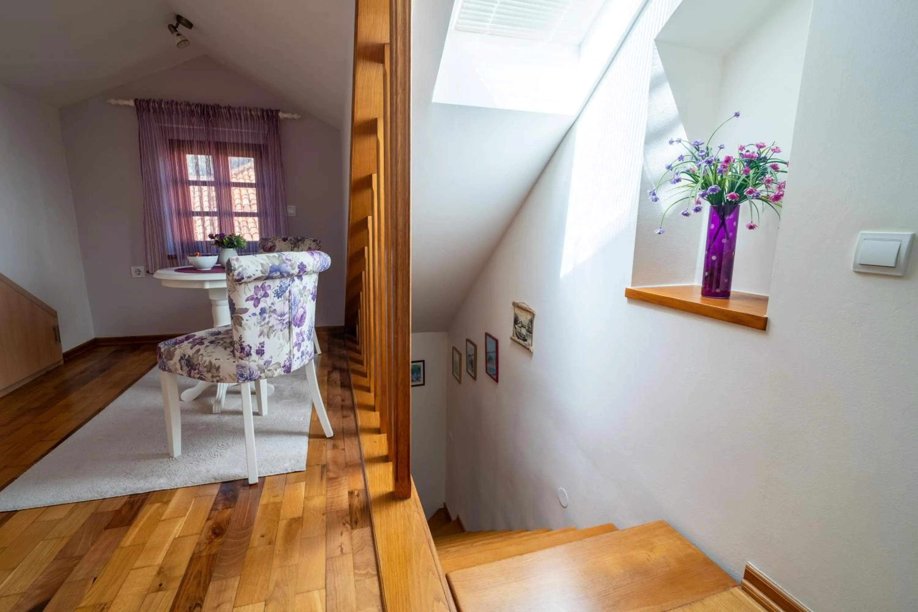 Seating area in Studios Belvi