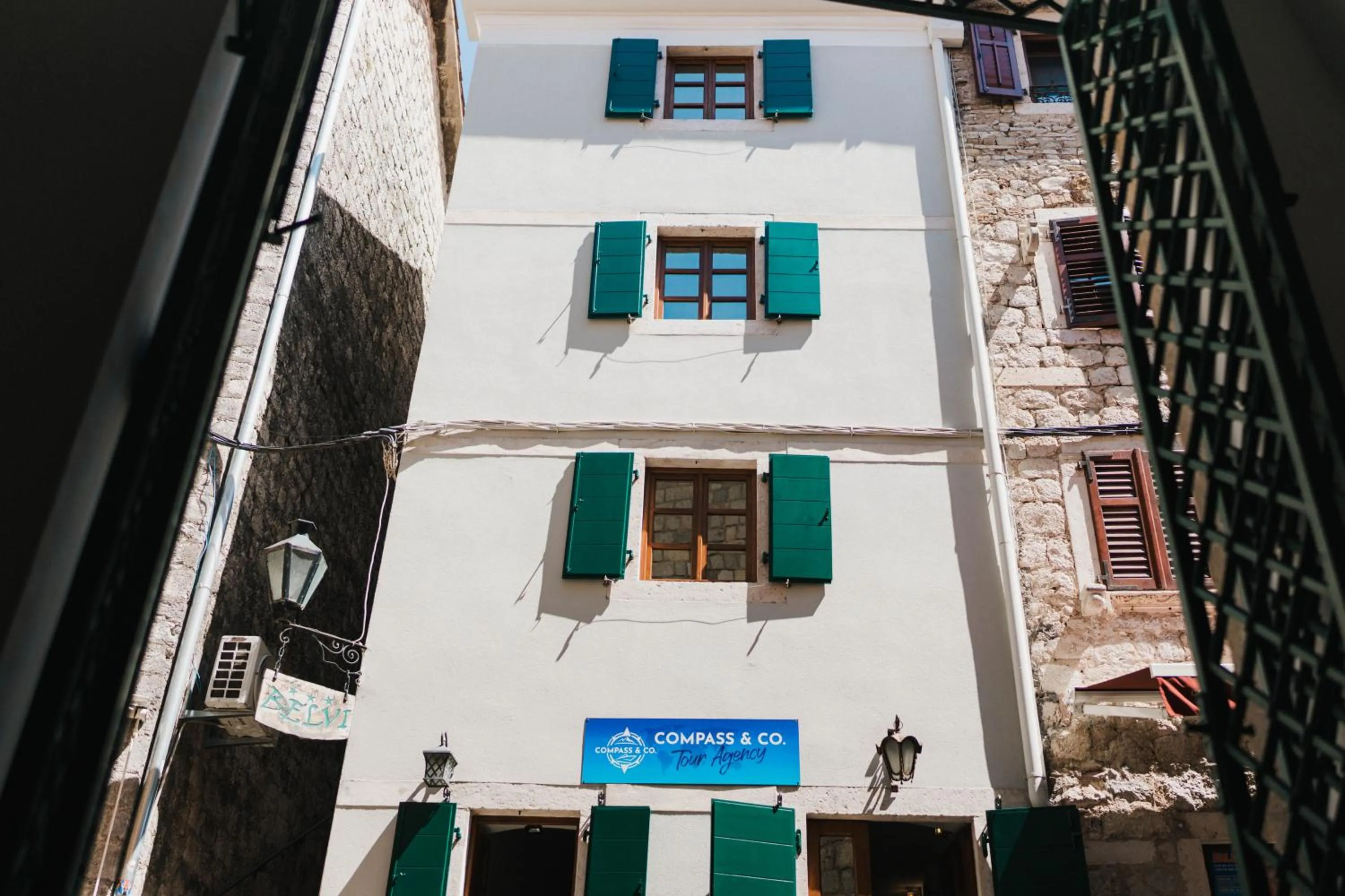 Property building in Studios Belvi