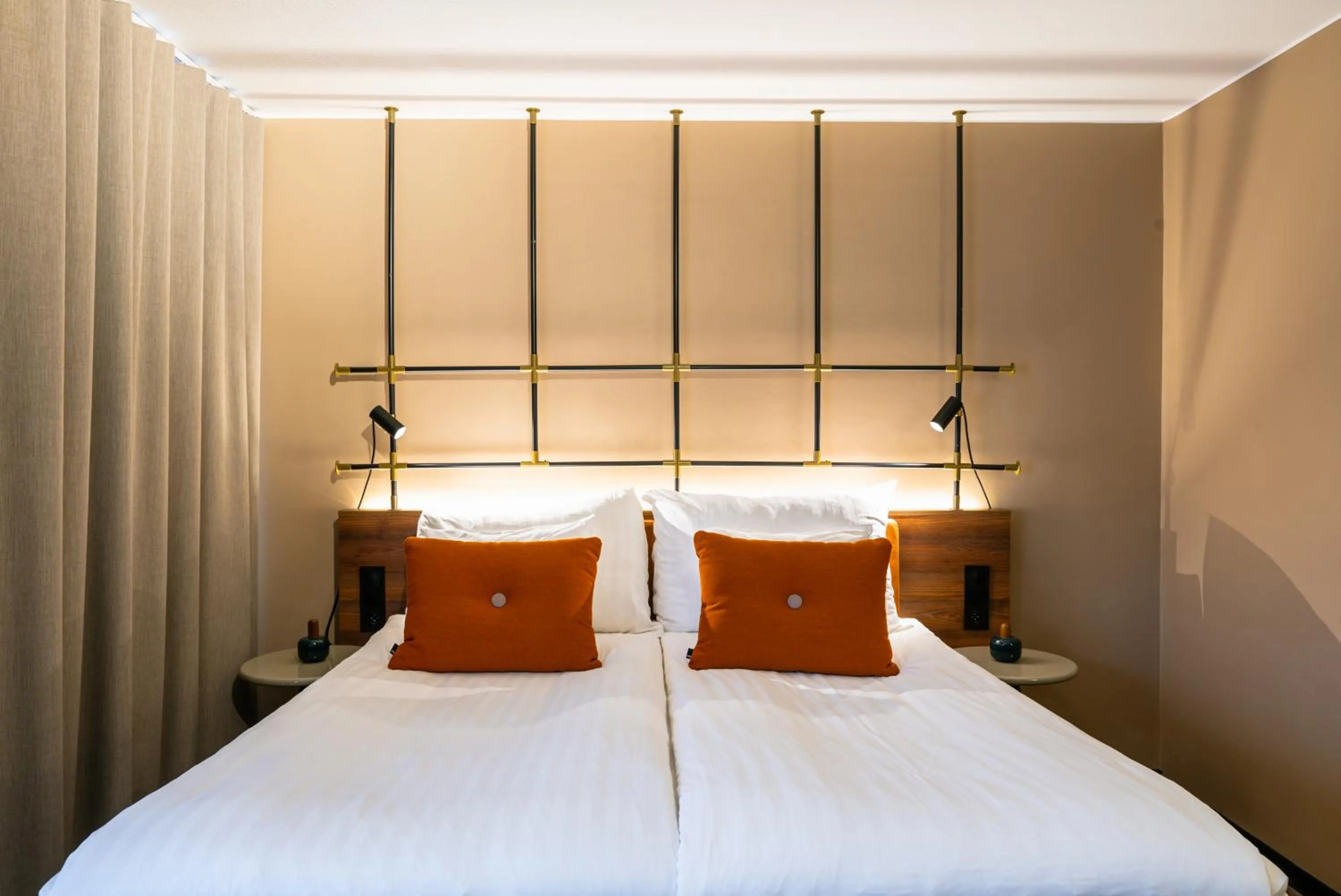 Property building, Bed in Clarion Hotel Winn