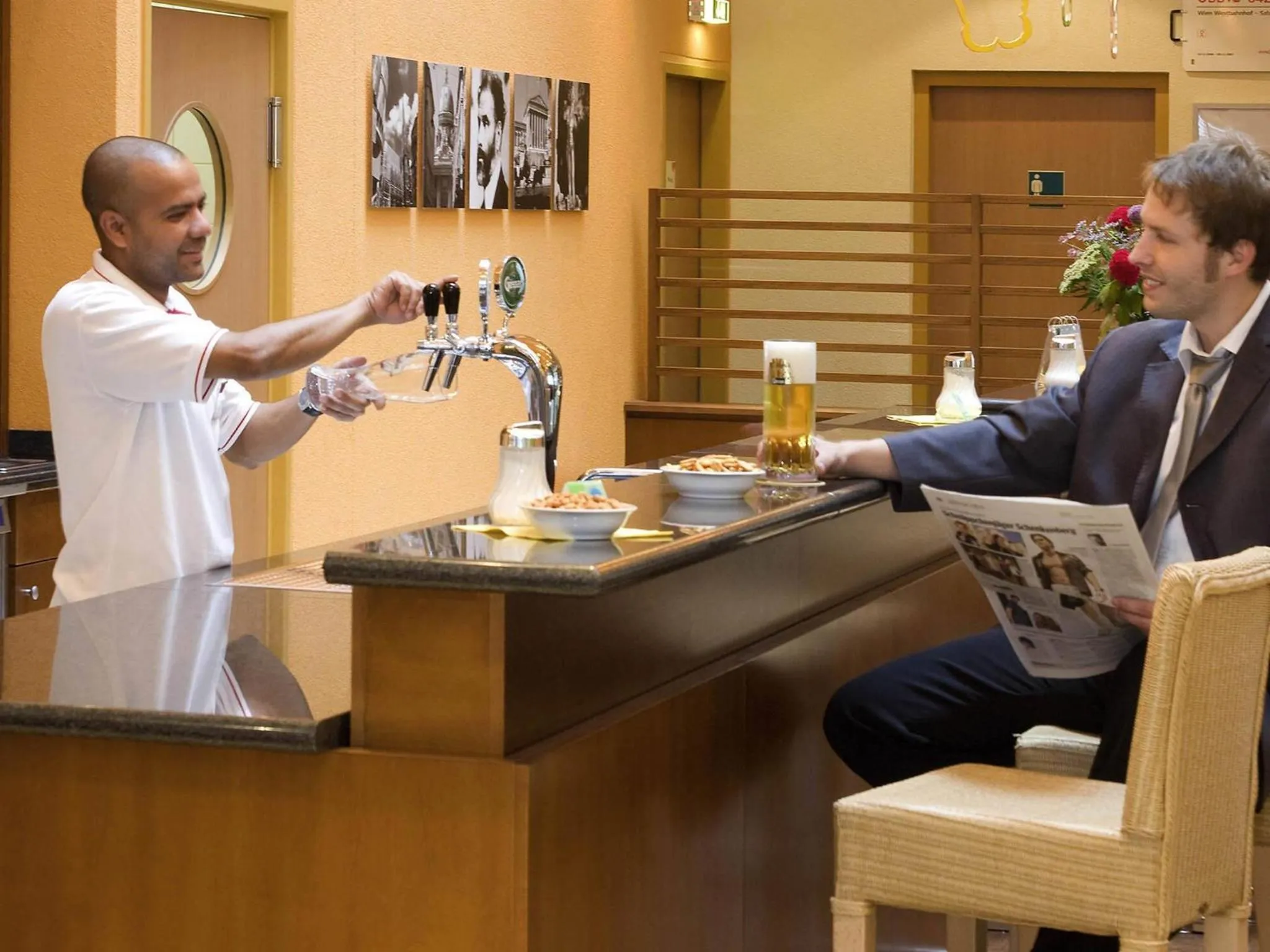 Lounge or bar in ibis Wien City