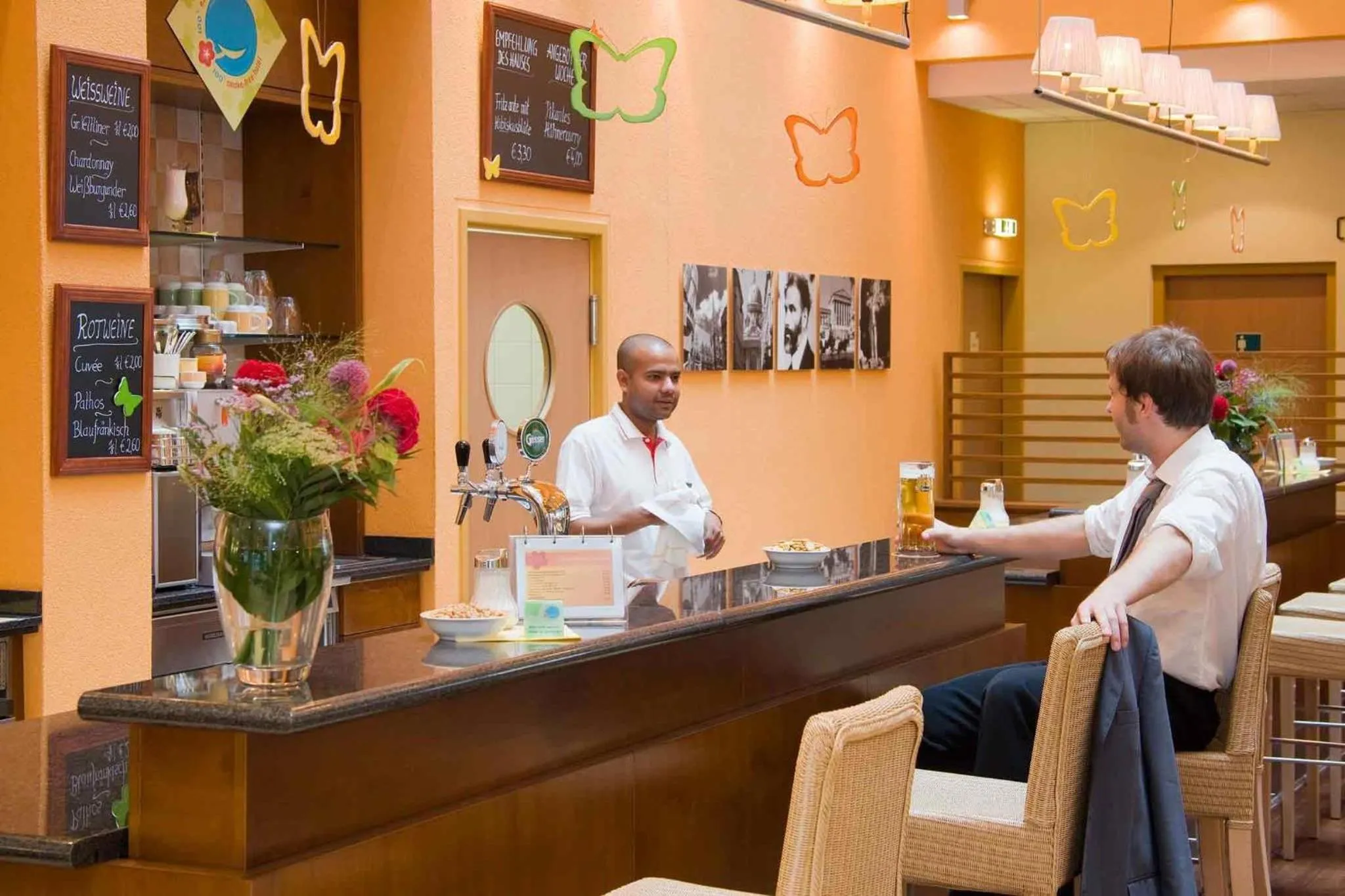 Lounge or bar in ibis Wien City