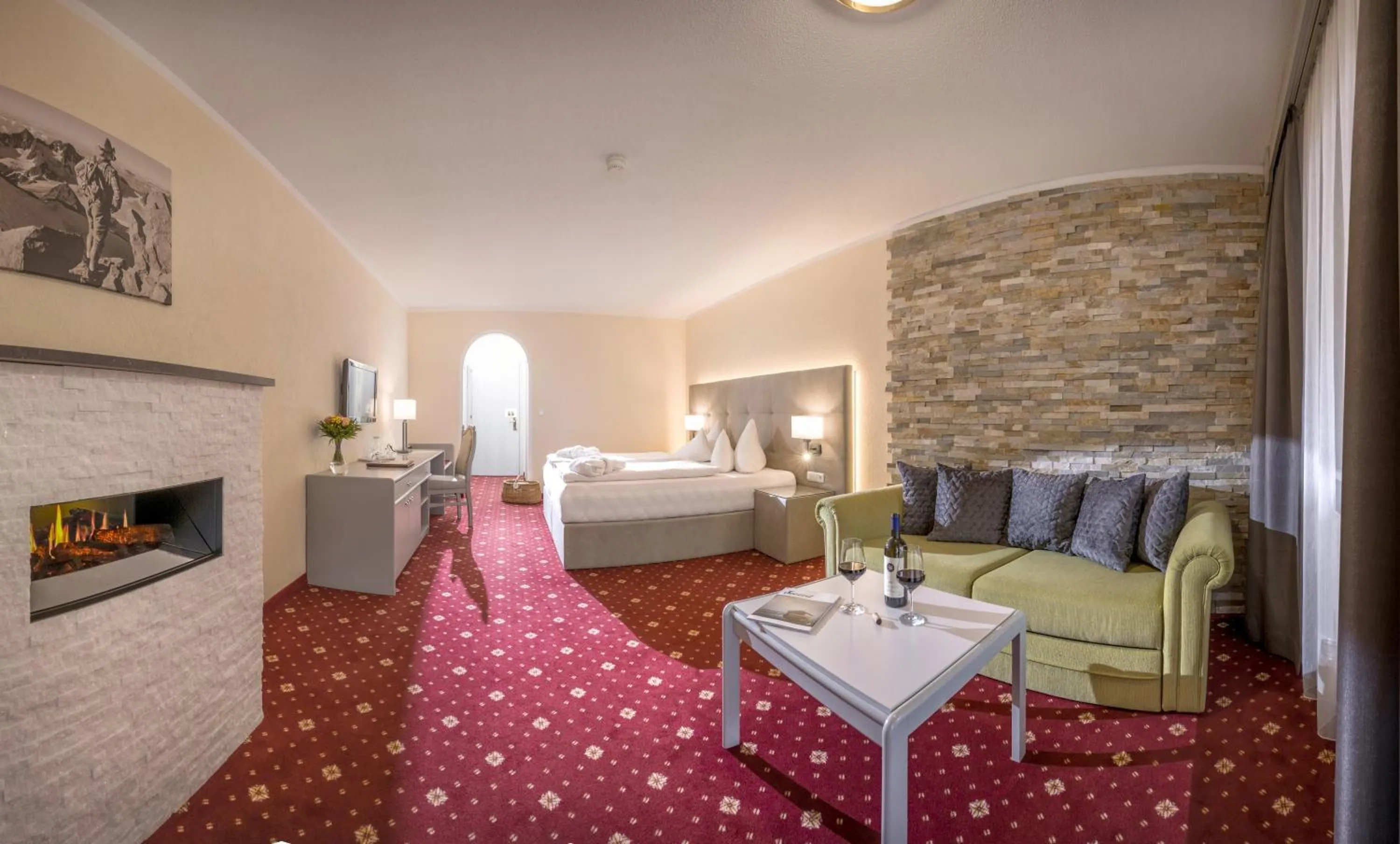 Photo of the whole room, Bed in Garni Das SONNALP