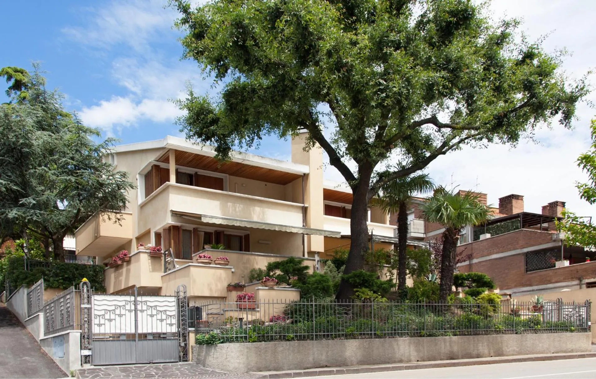 Property building in La Pulcia B&B