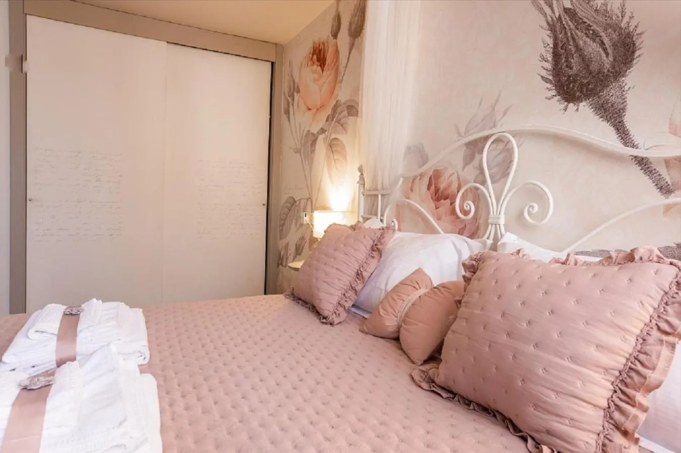 Bedroom, Bed in La Pulcia B&B