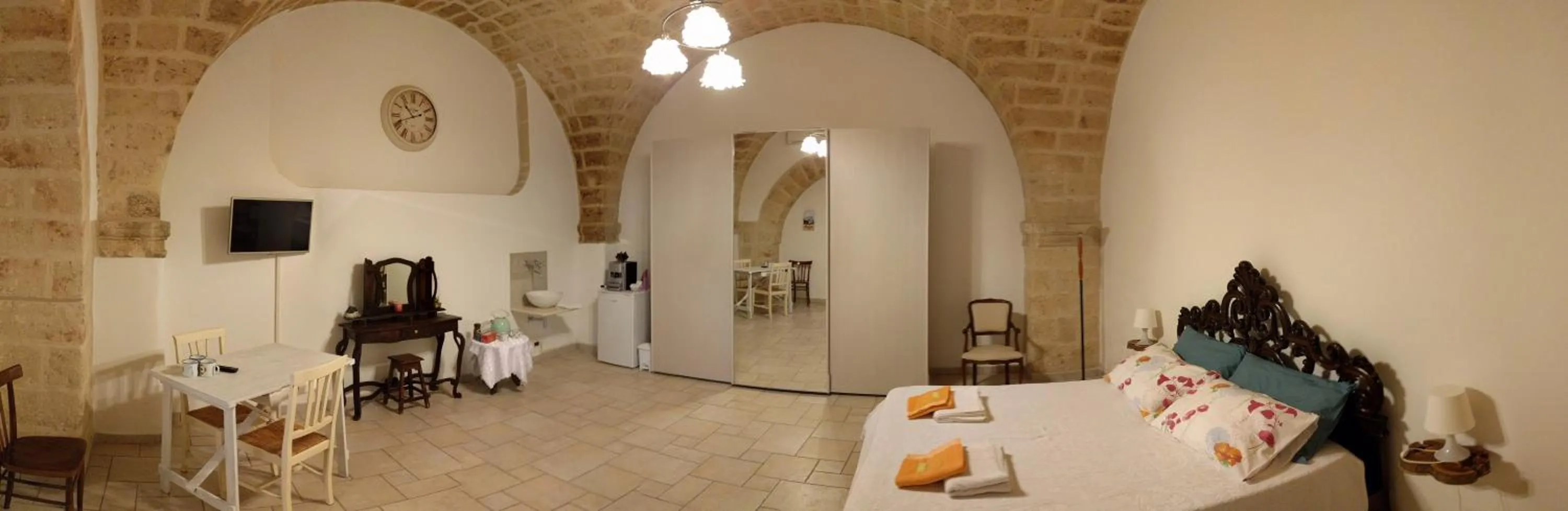 Photo of the whole room, Bed in Virginia B&B