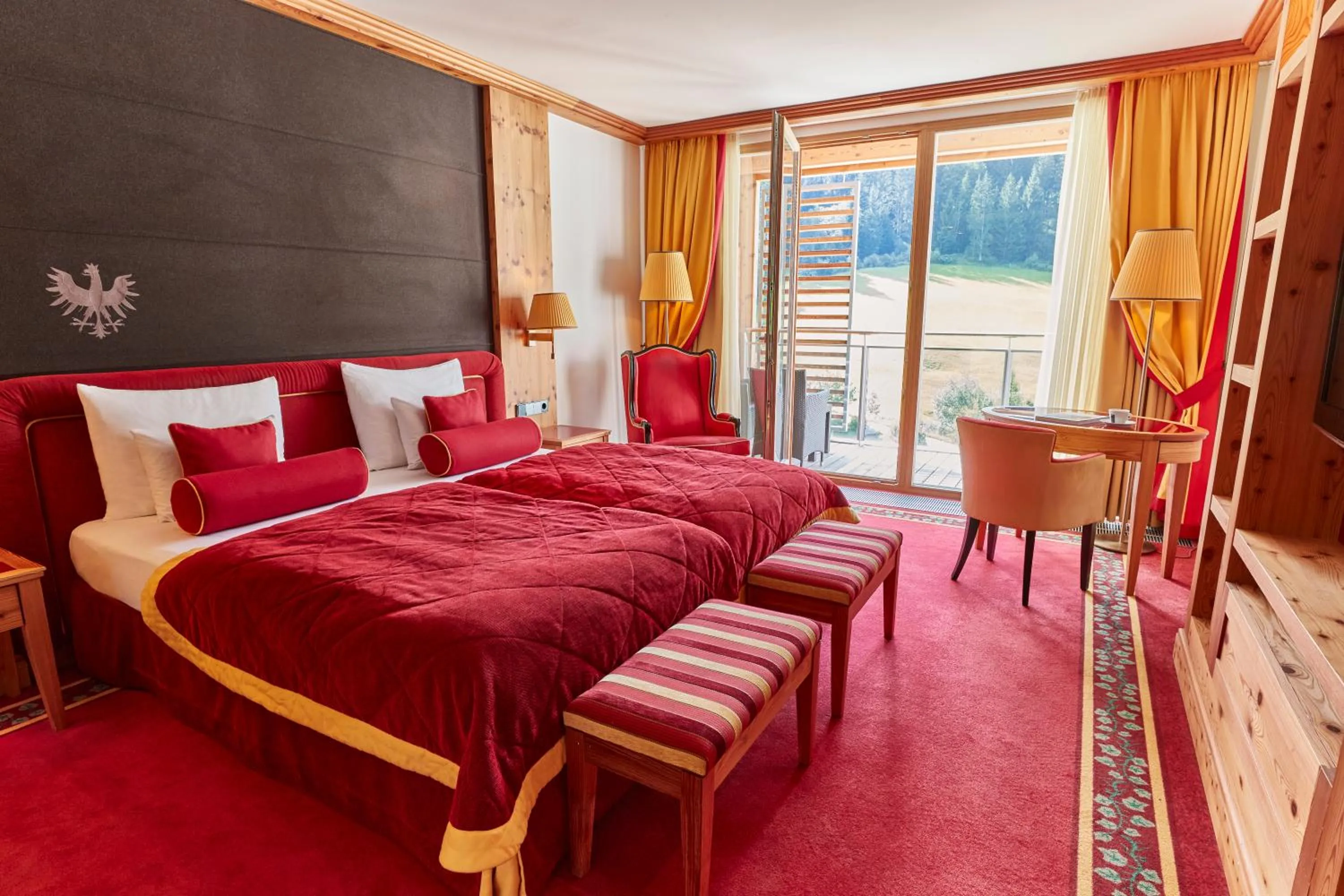 Bedroom, Bed in Kempinski Hotel Das Tirol