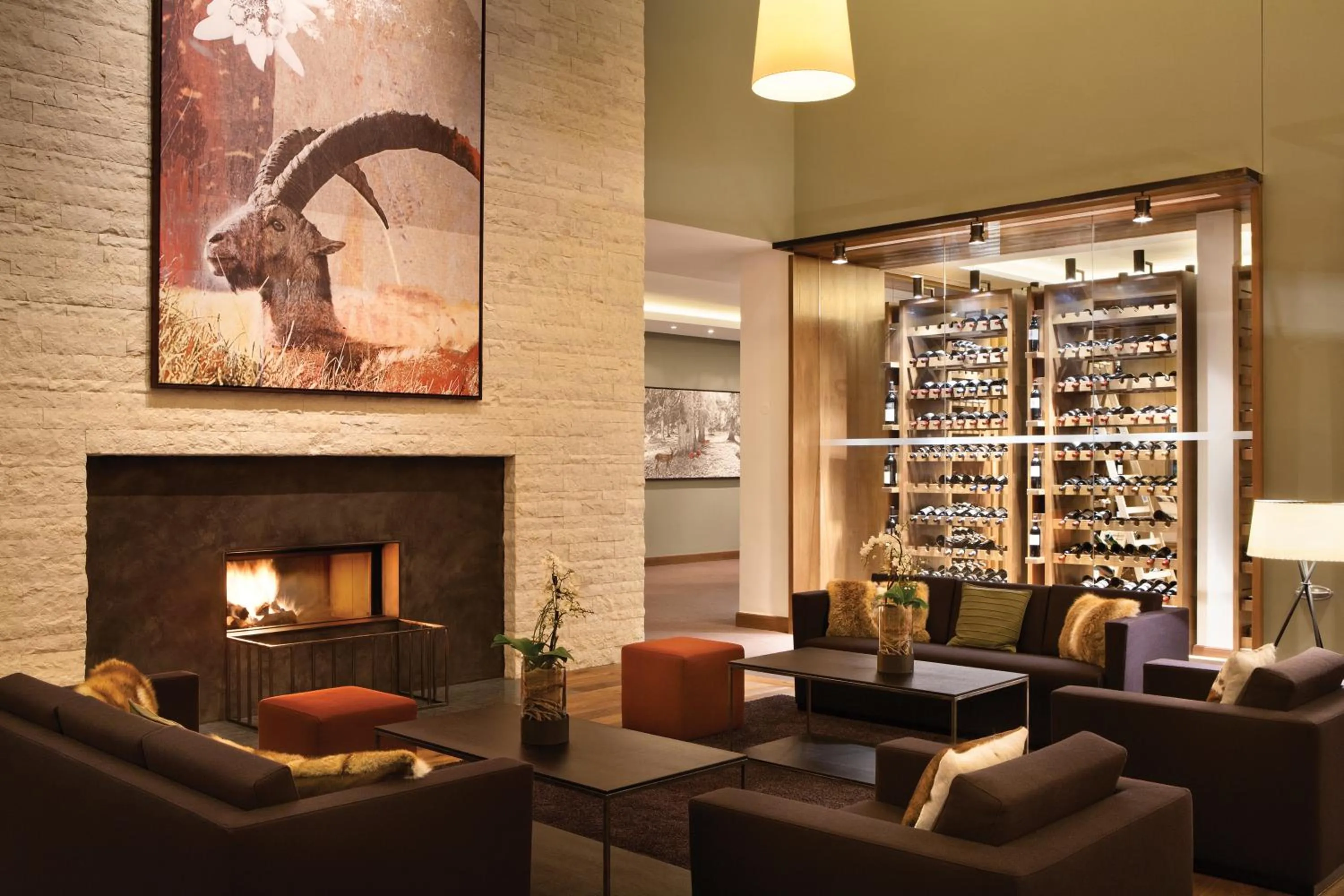 Lounge or bar in Kempinski Hotel Das Tirol