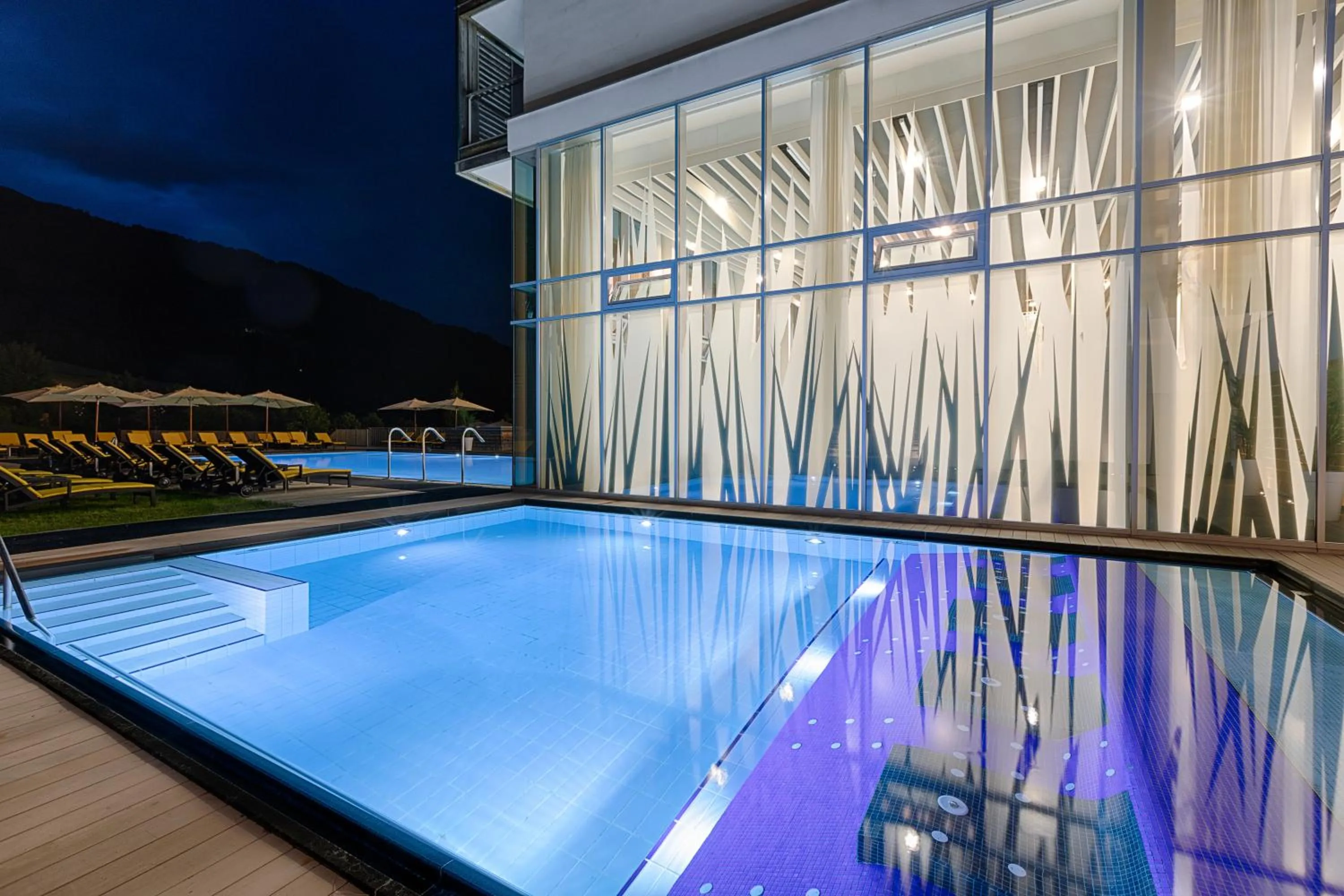 Swimming pool in Kempinski Hotel Das Tirol