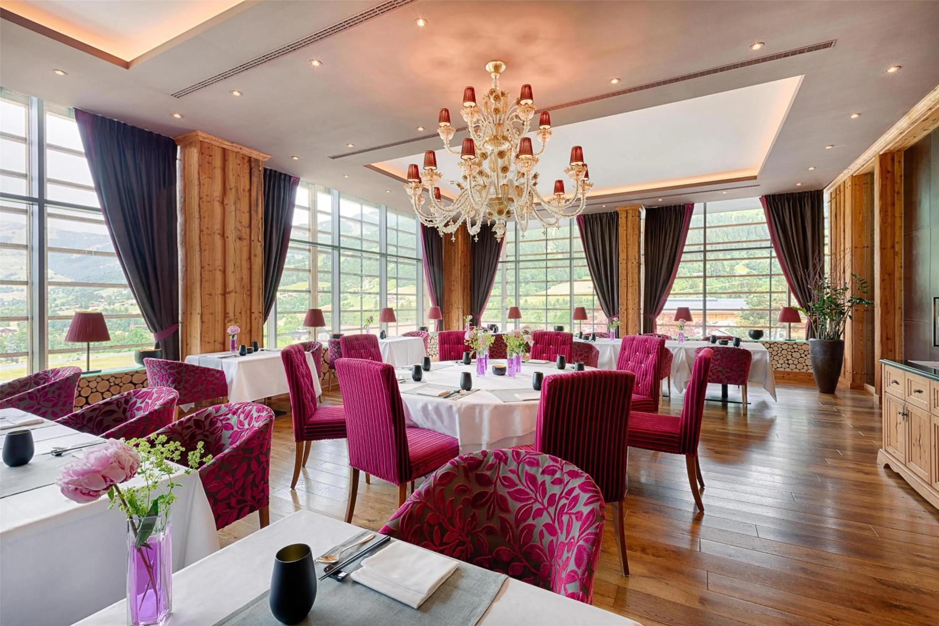 Restaurant/places to eat in Kempinski Hotel Das Tirol