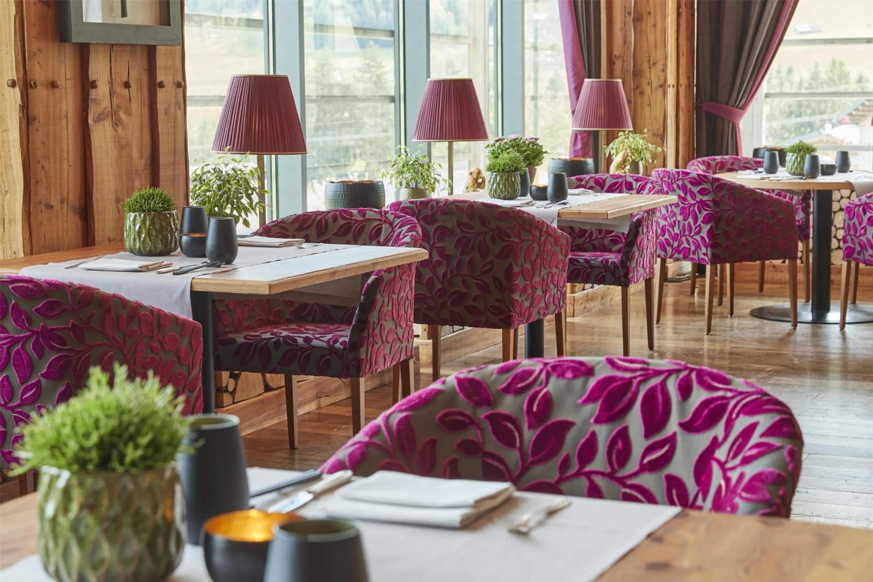 Restaurant/places to eat in Kempinski Hotel Das Tirol