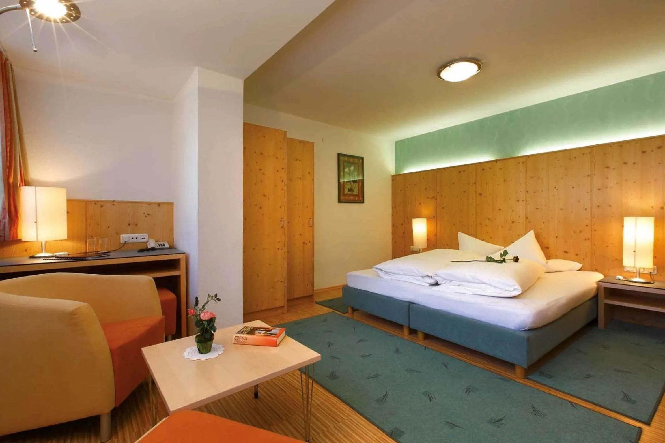 Photo of the whole room, Bed in Hotel Das Zentrum