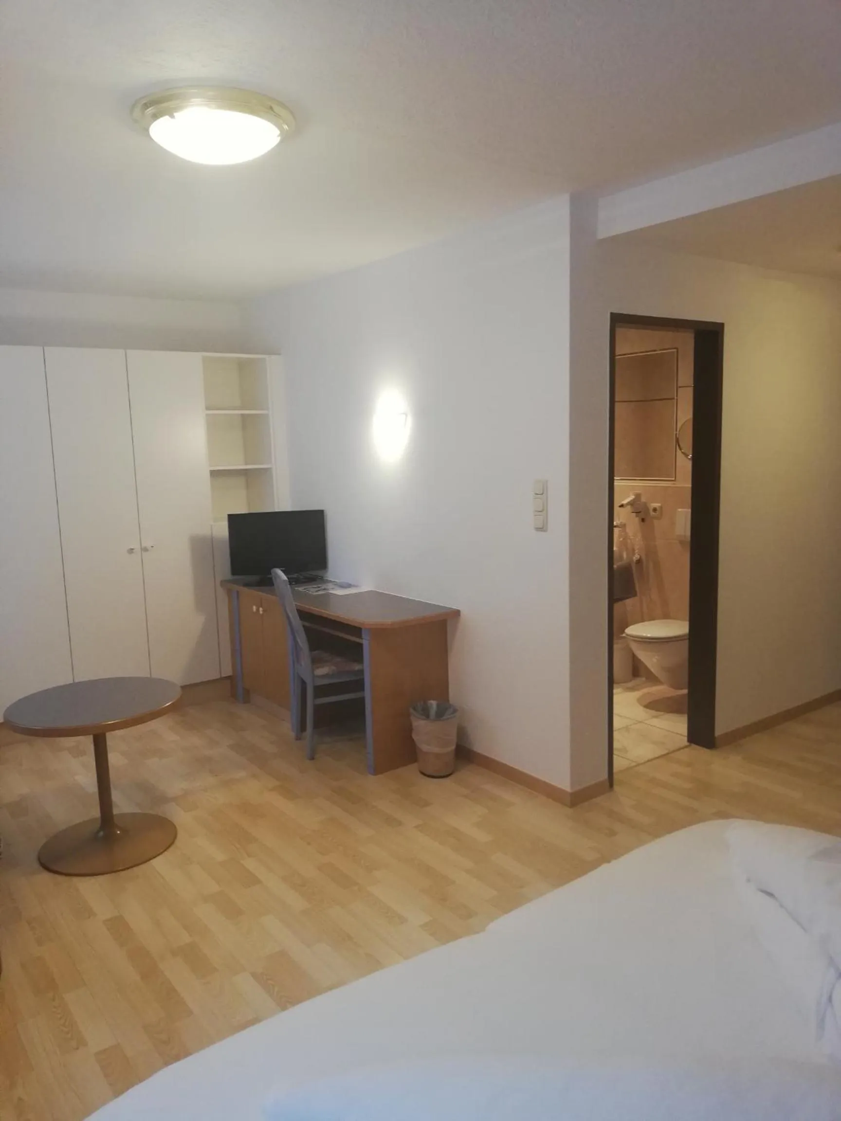 Photo of the whole room, Bed in Hotel Das Zentrum