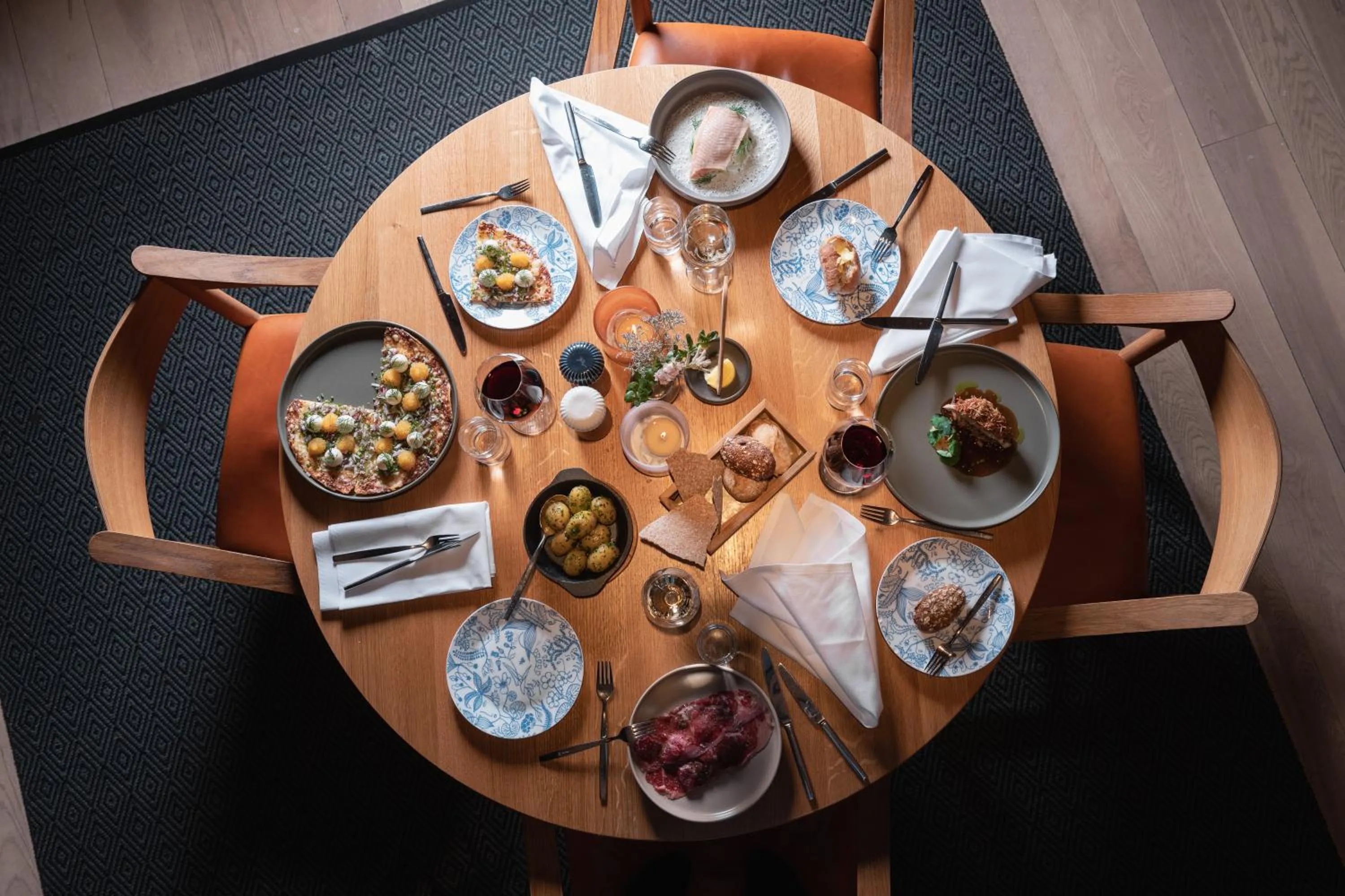 Restaurant/places to eat in Nordic Light Hotel