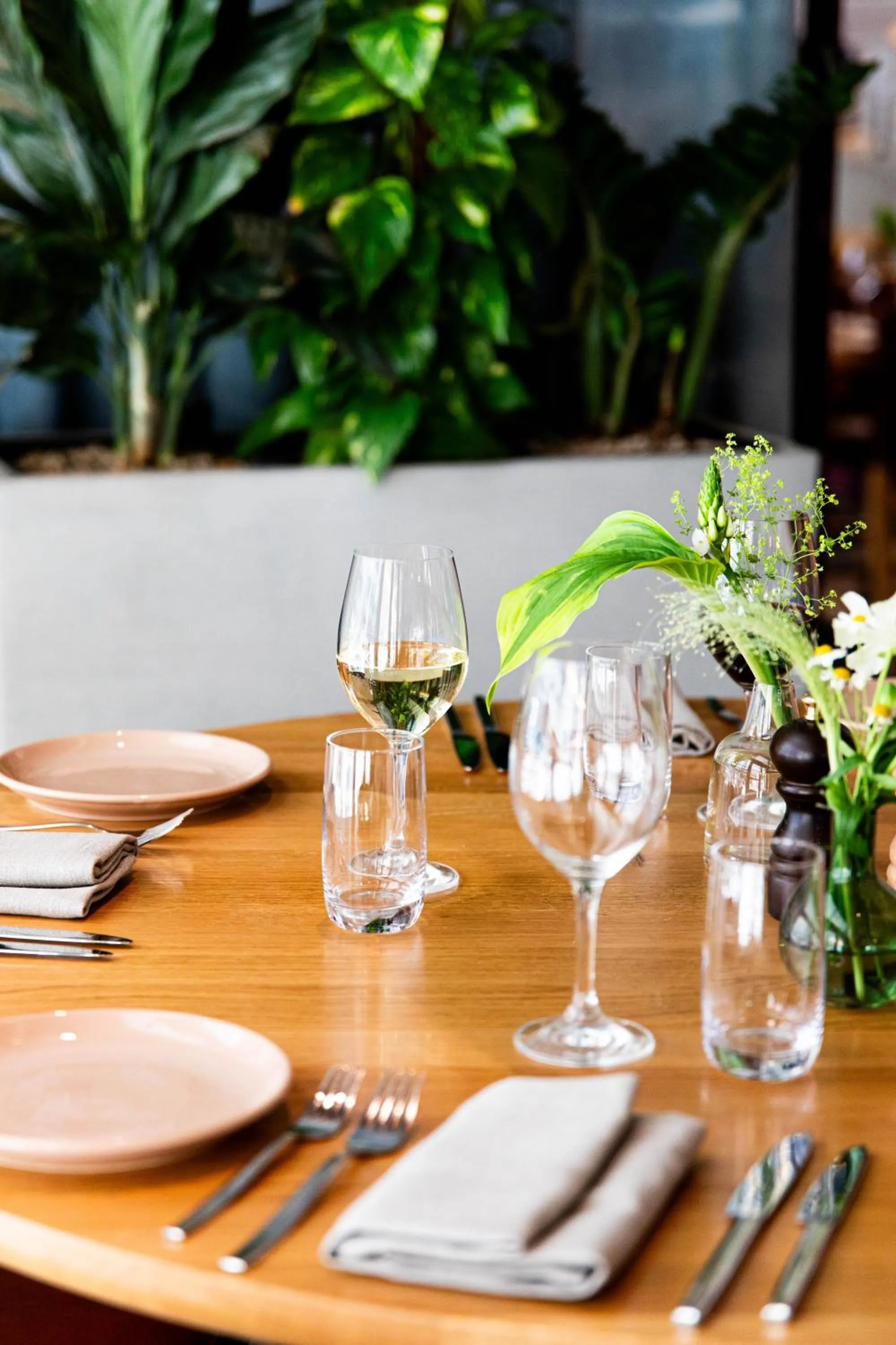 Restaurant/places to eat in Nordic Light Hotel