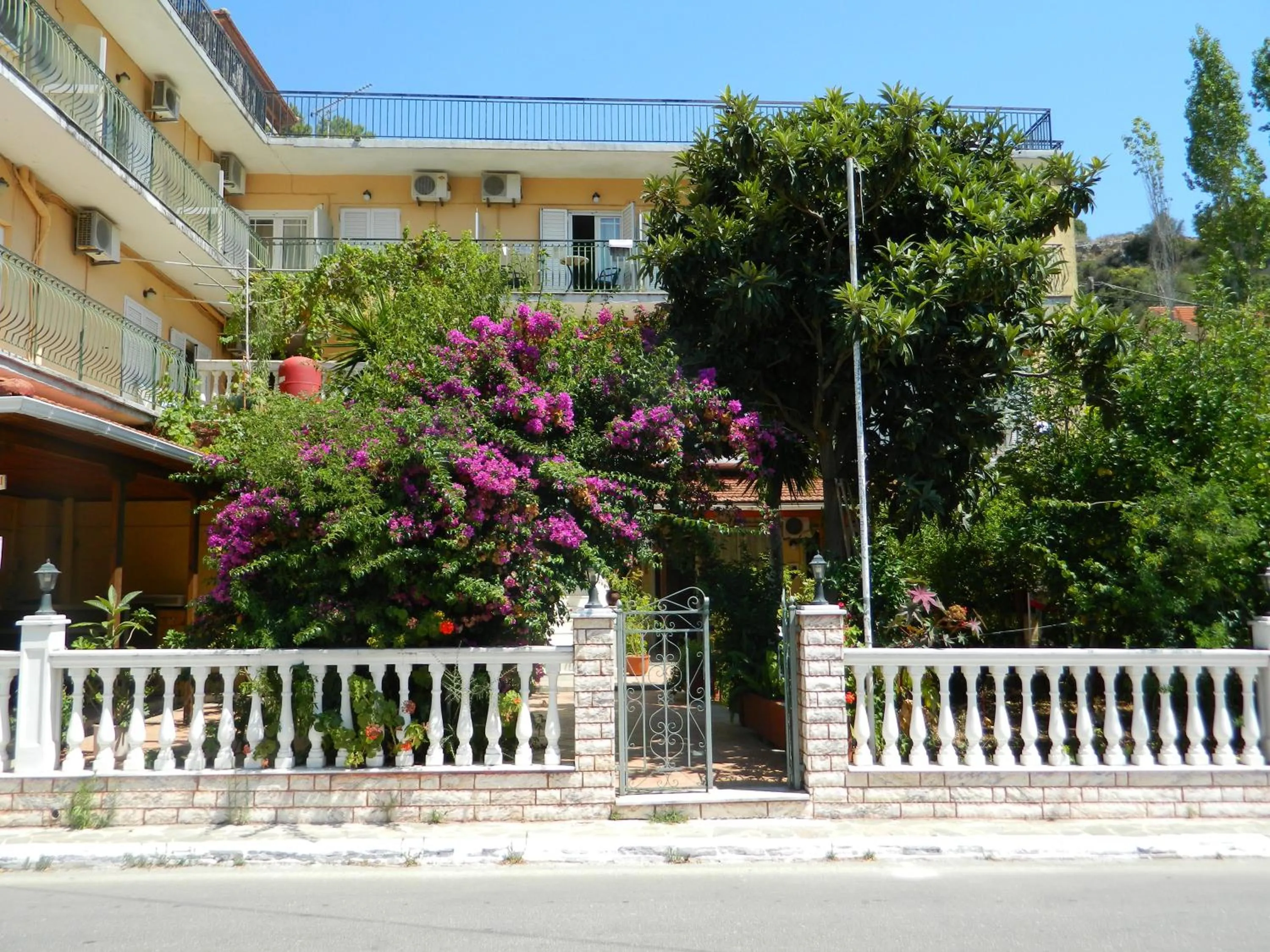Facade/entrance in Logara's Apartments