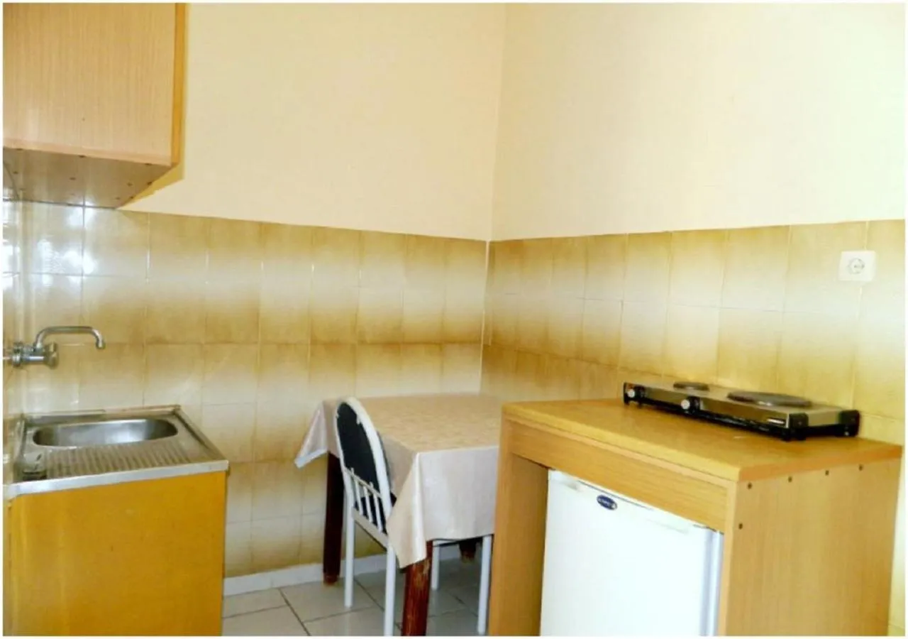 Kitchen or kitchenette in Logara's Apartments