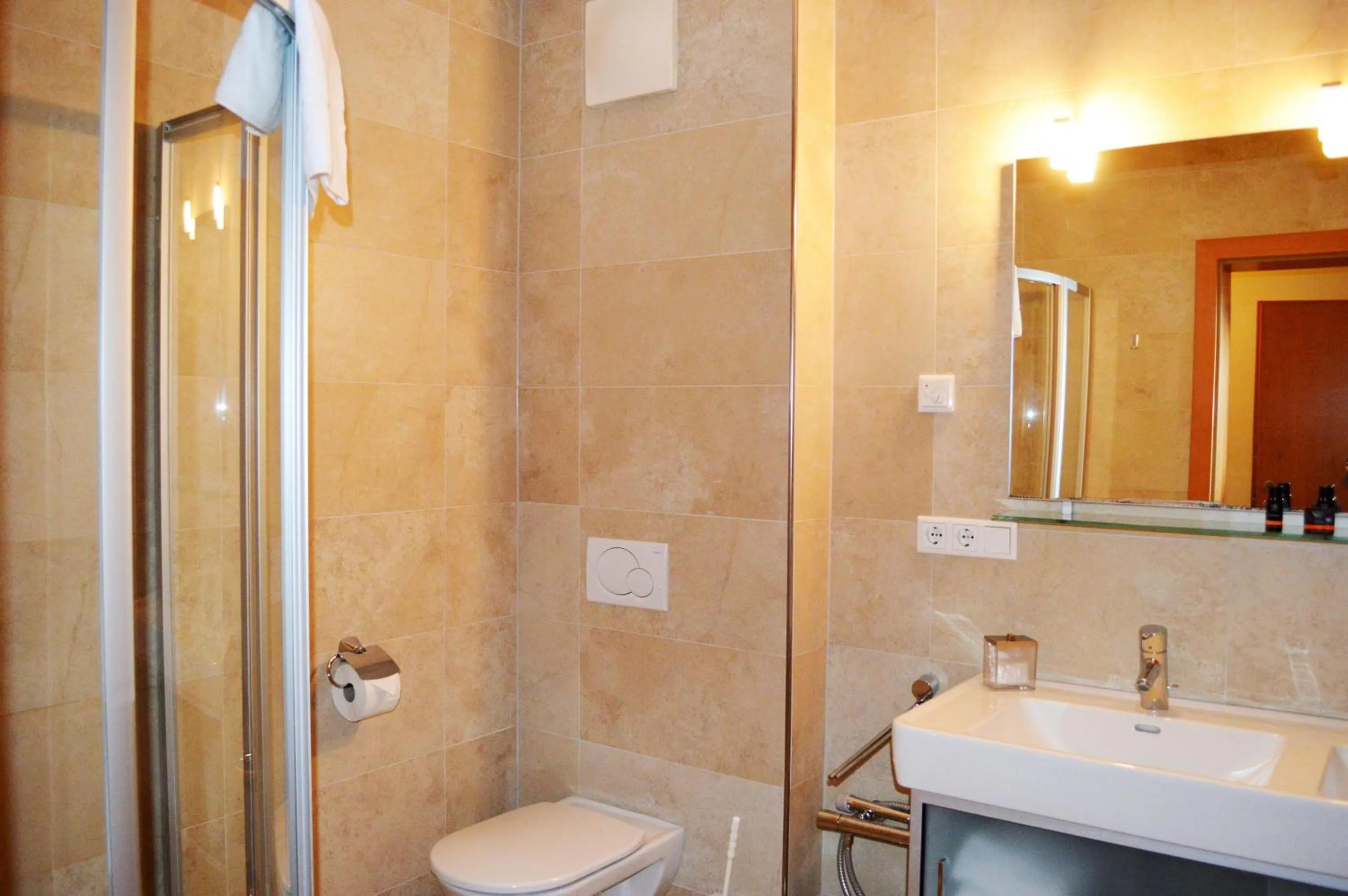 Shower in AvenidA Style Appartements by Alpin Rentals