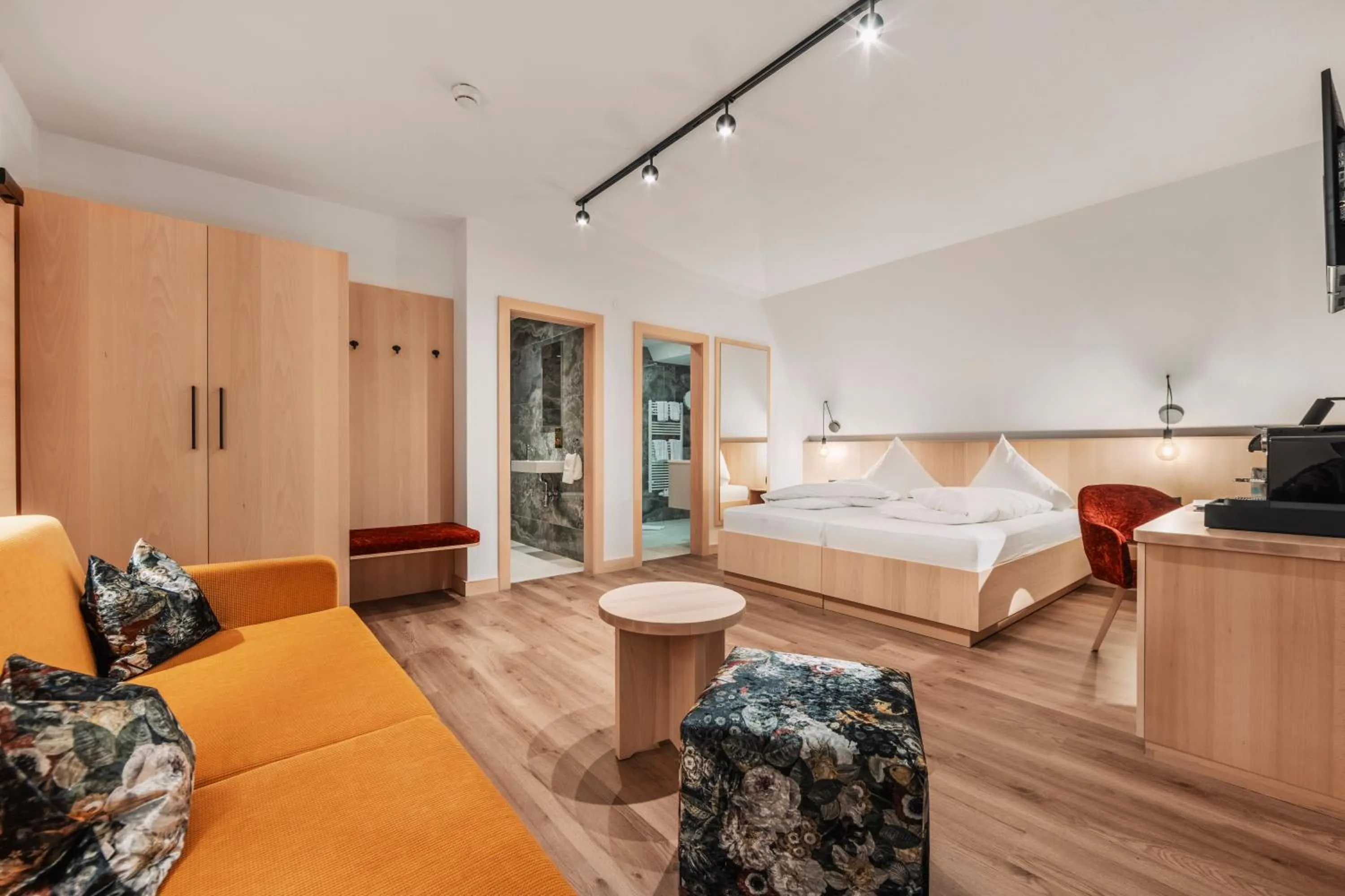 Photo of the whole room, Bed in Hotel Dominic