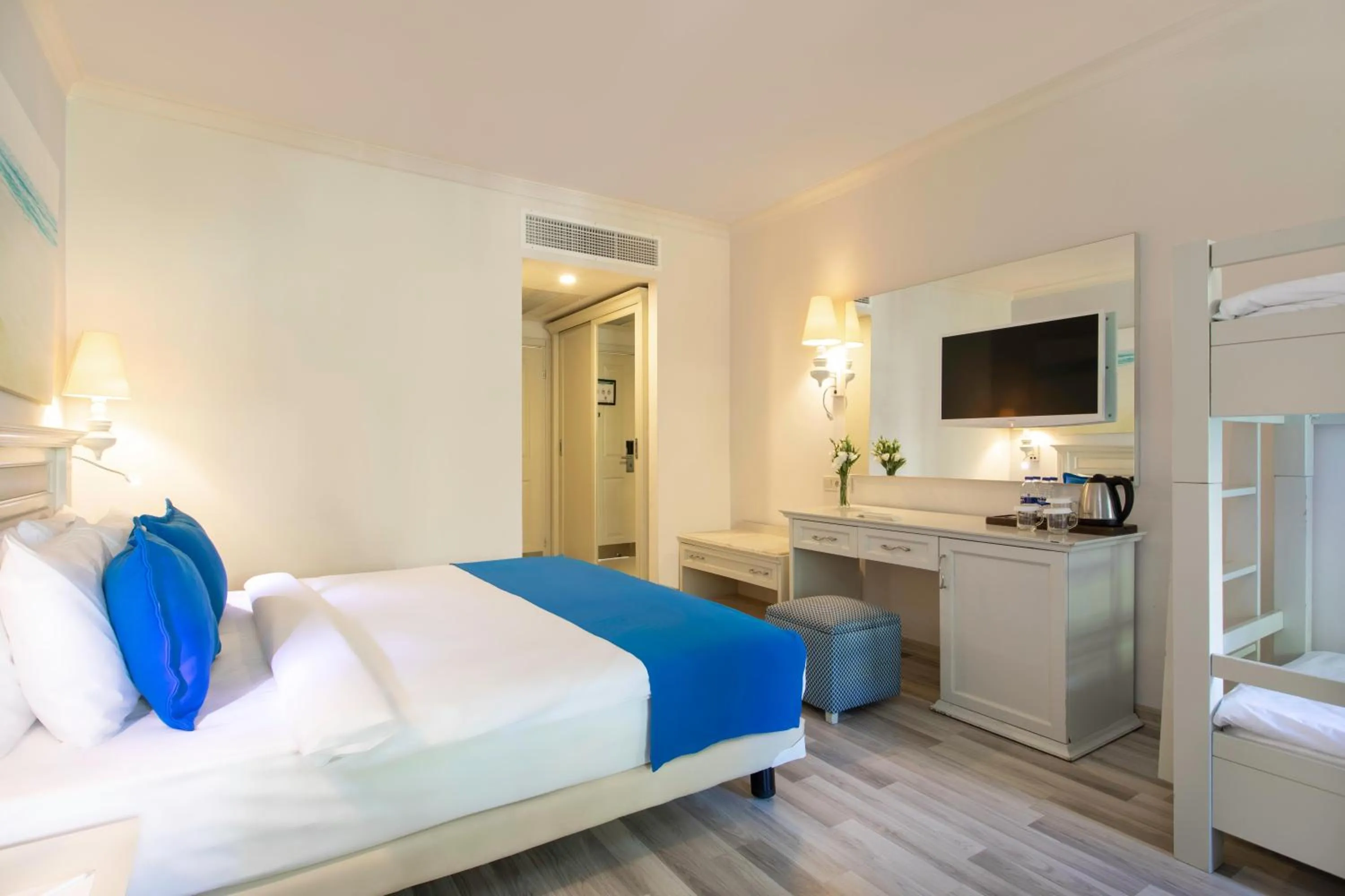 Photo of the whole room, Bed in Selectum Collection Bodrum