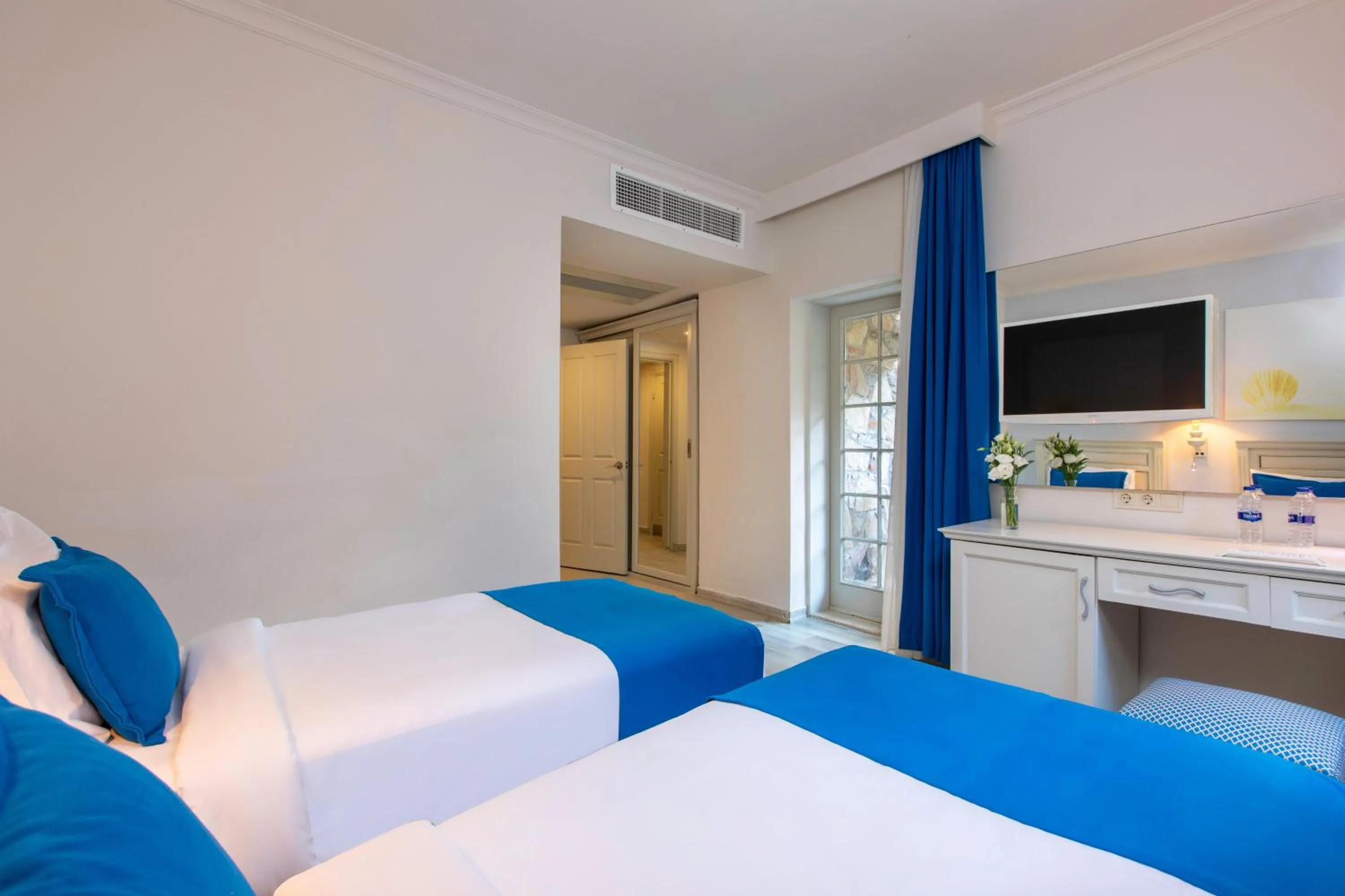 Photo of the whole room, Bed in Selectum Collection Bodrum