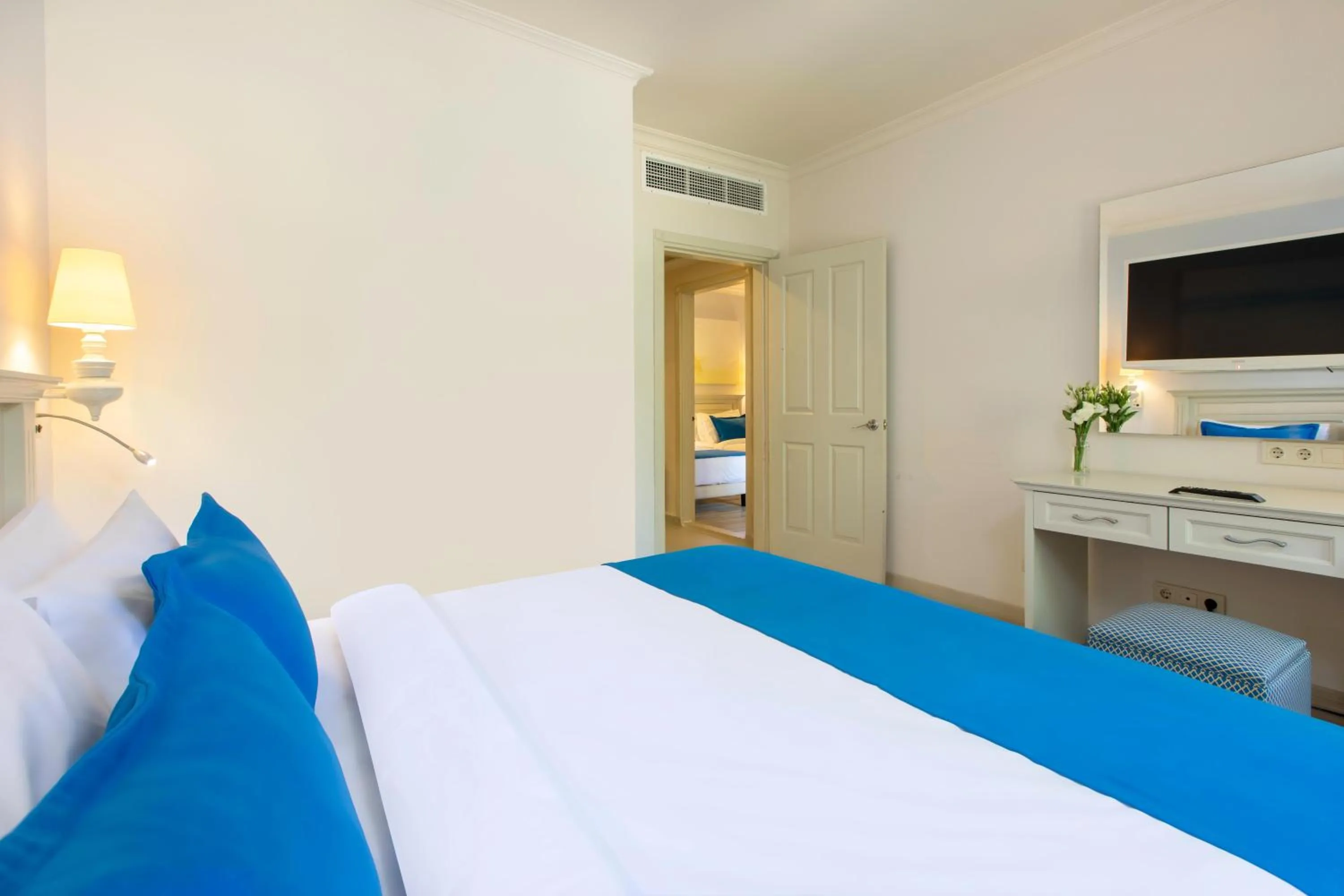 Photo of the whole room, Bed in Selectum Collection Bodrum