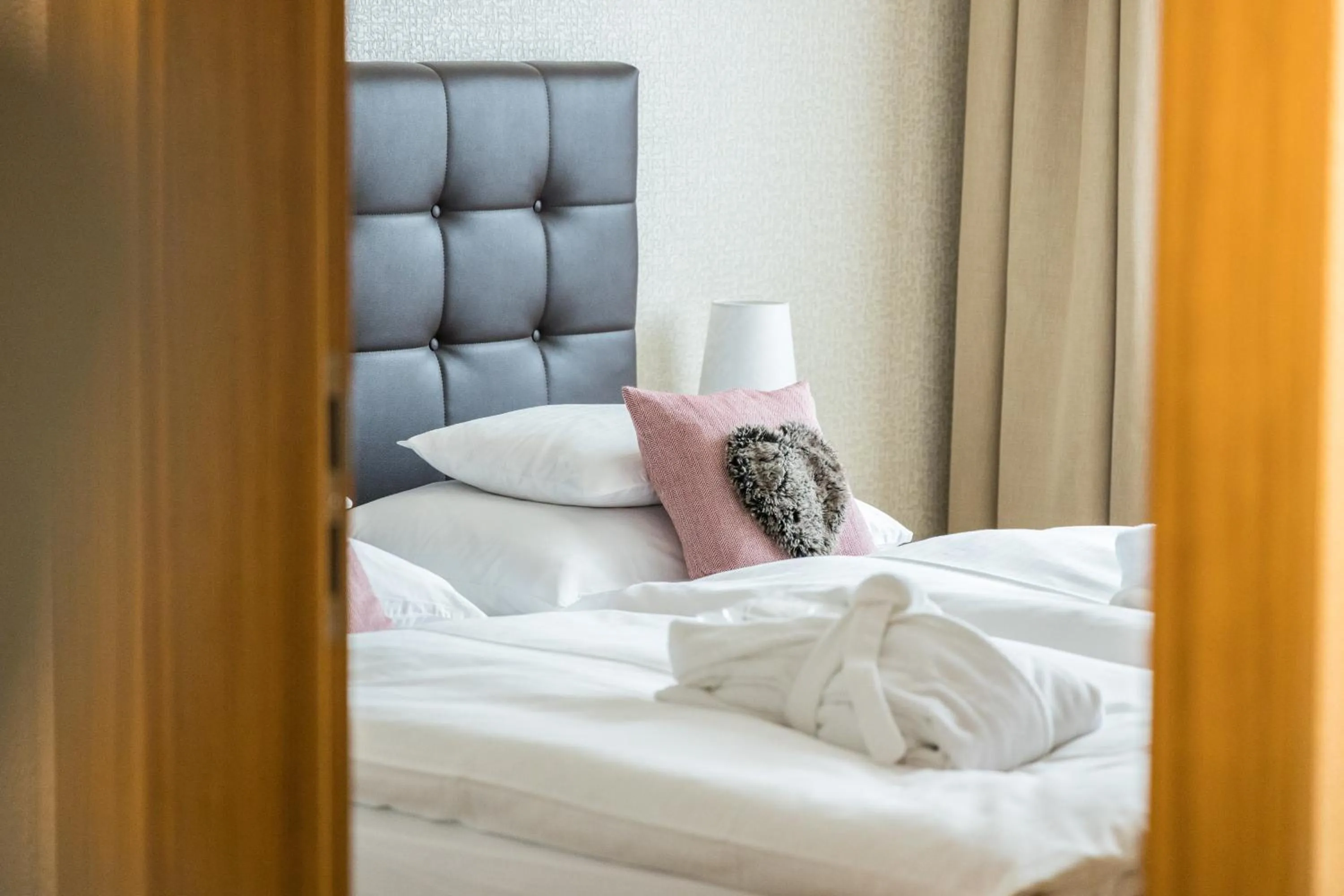 Photo of the whole room, Bed in Pfefferkorn's Hotel