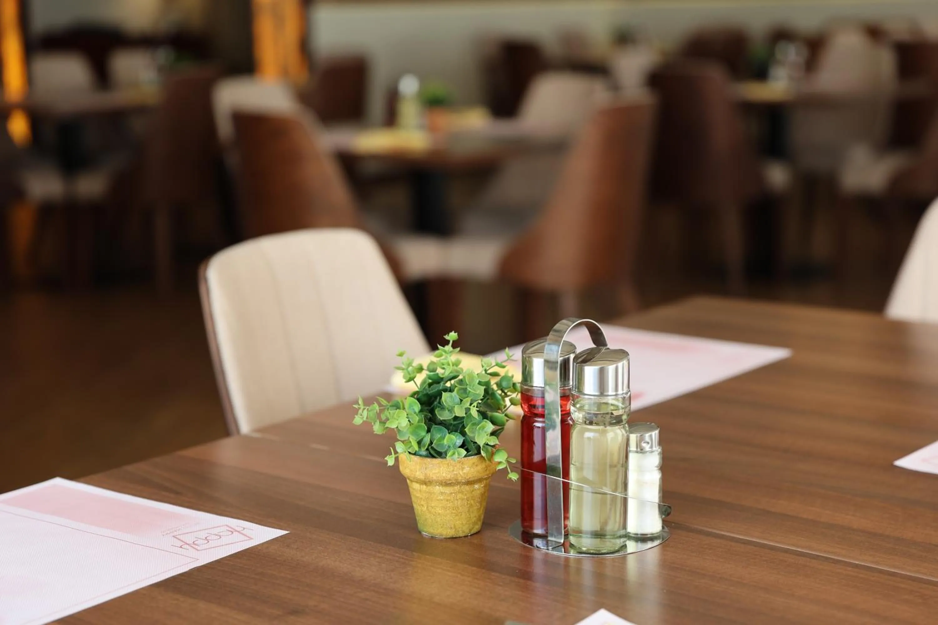 Restaurant/places to eat in Hotel Happy