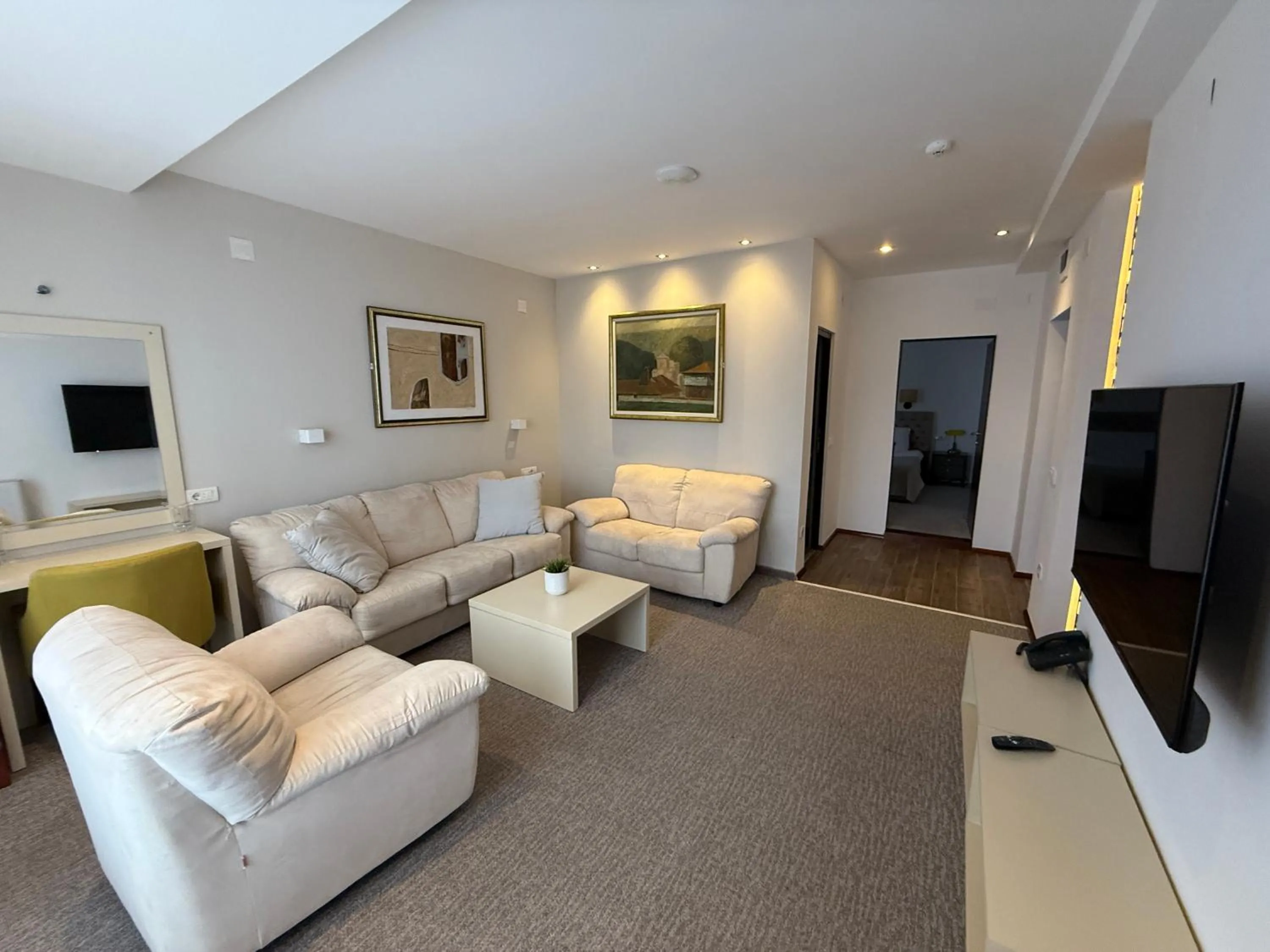 TV and multimedia in Hotel Happy