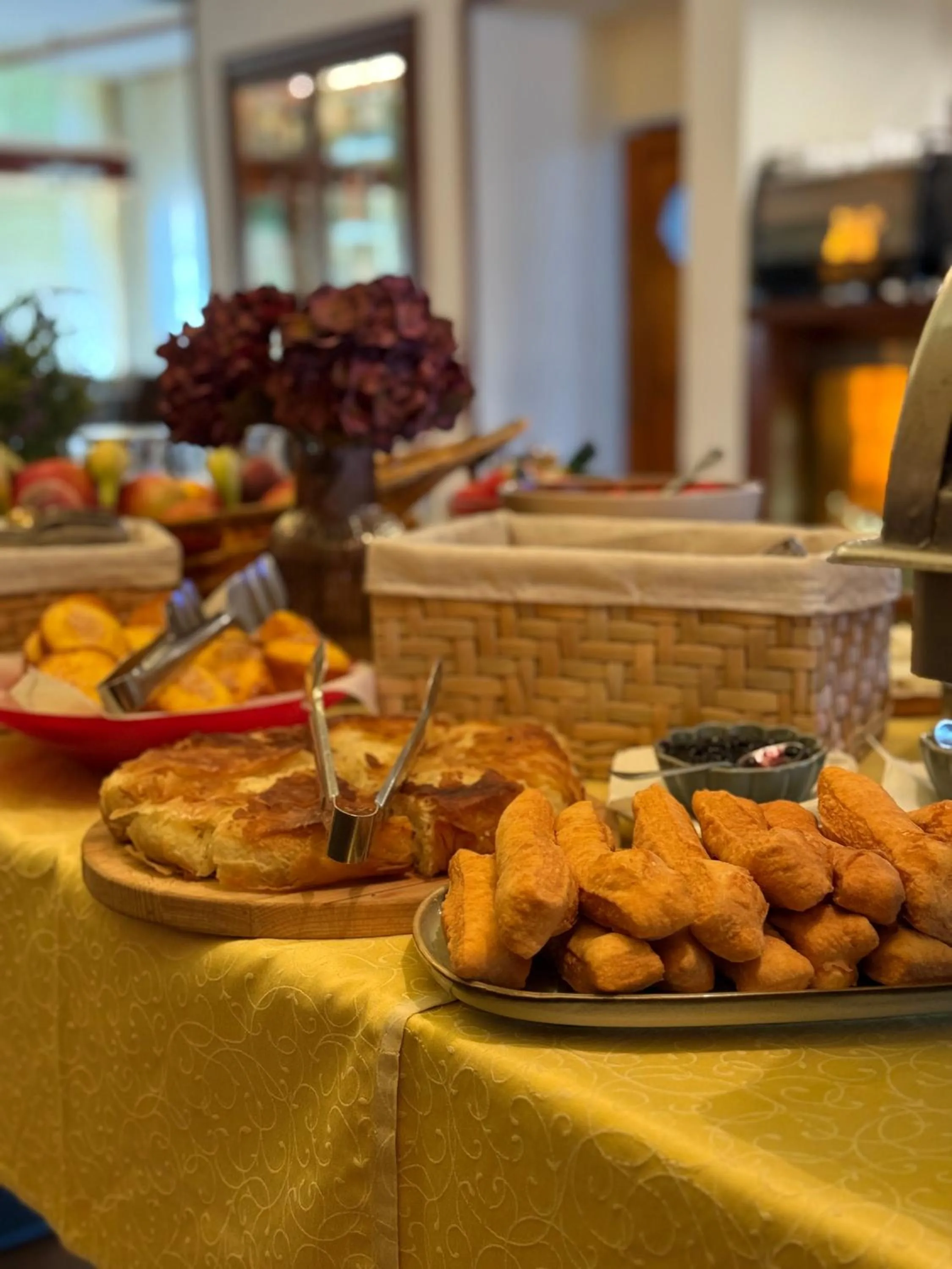 Breakfast in Hotel Happy