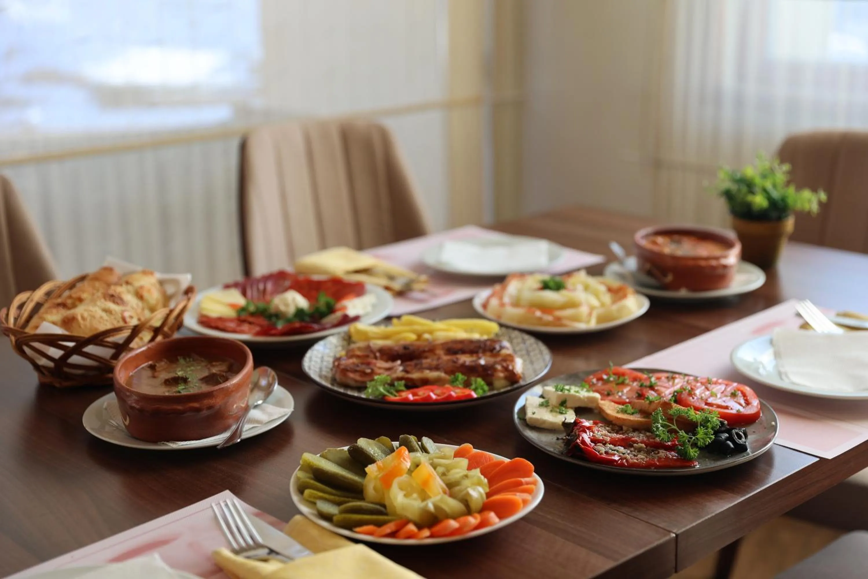 Food and drinks in Hotel Happy