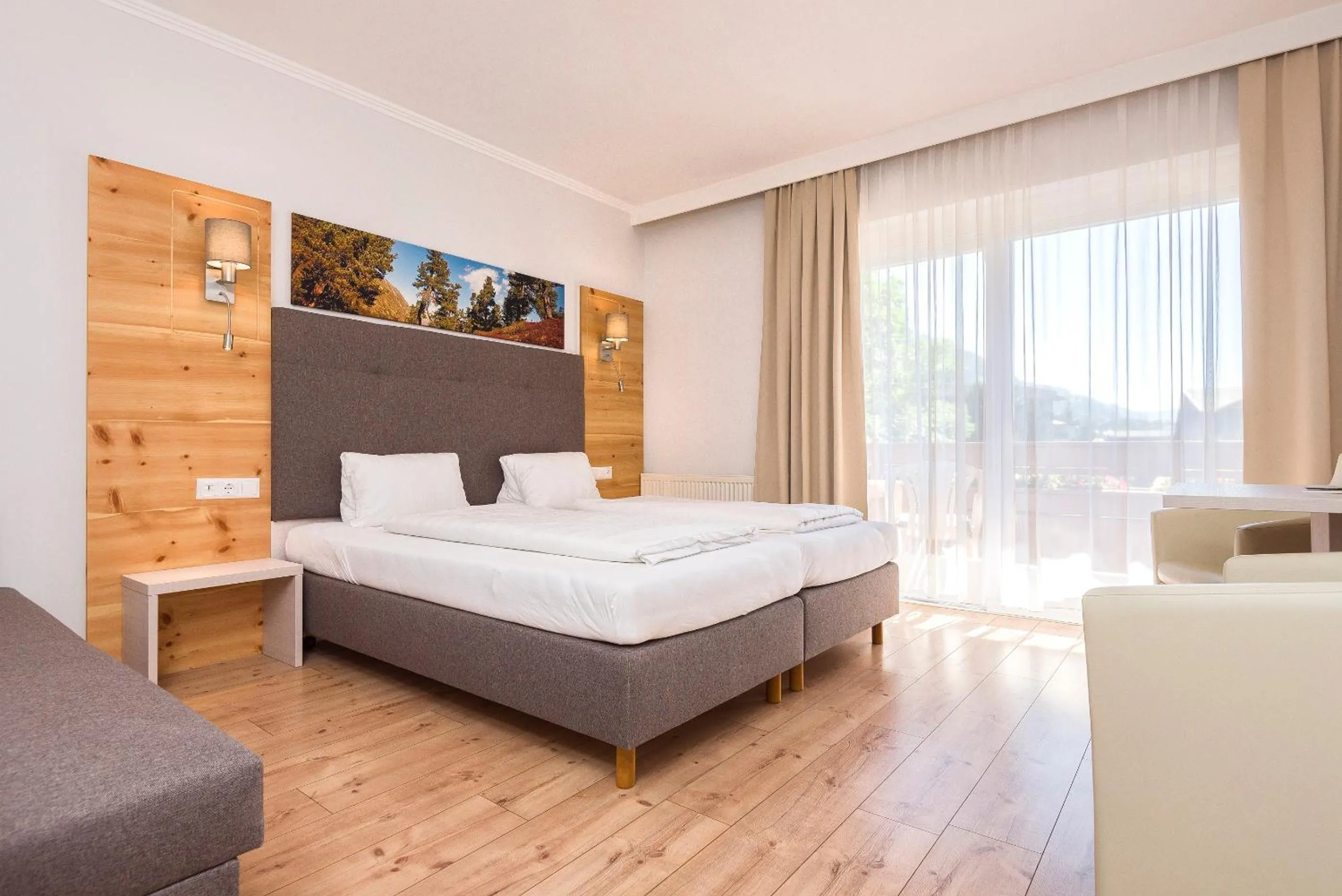 Shower, Bed in Genusshotel Almrausch