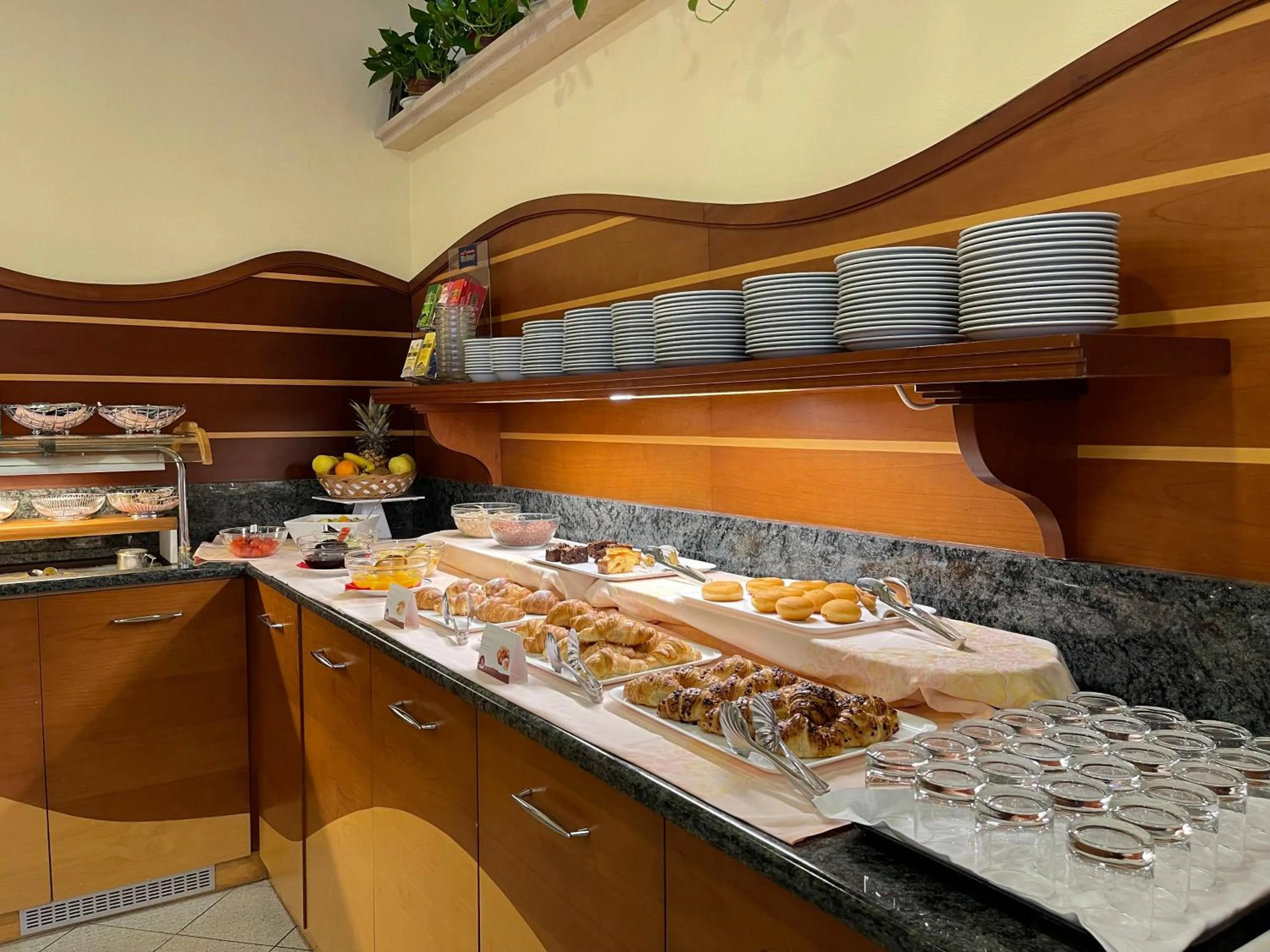 Food and drinks in Aparthotel Pineda