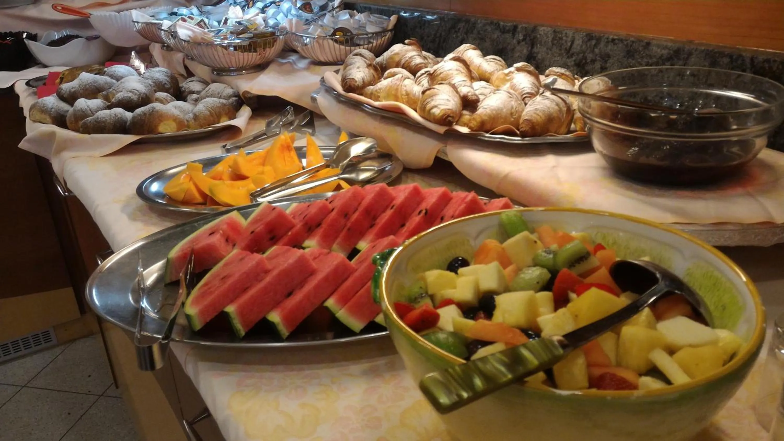 Food and drinks in Aparthotel Pineda