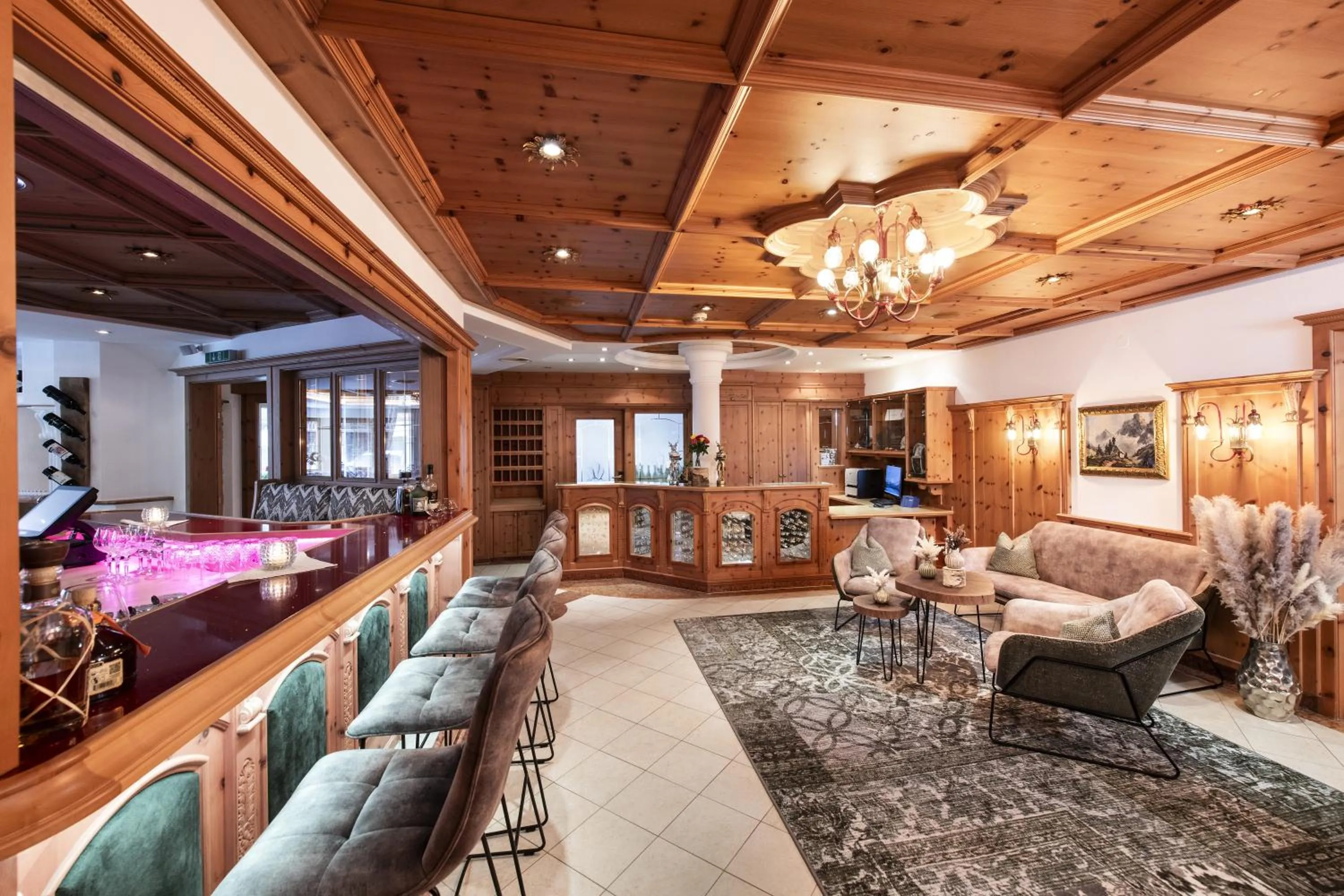 Lounge or bar in Hotel Alpenjuwel 4 Sterne Superior