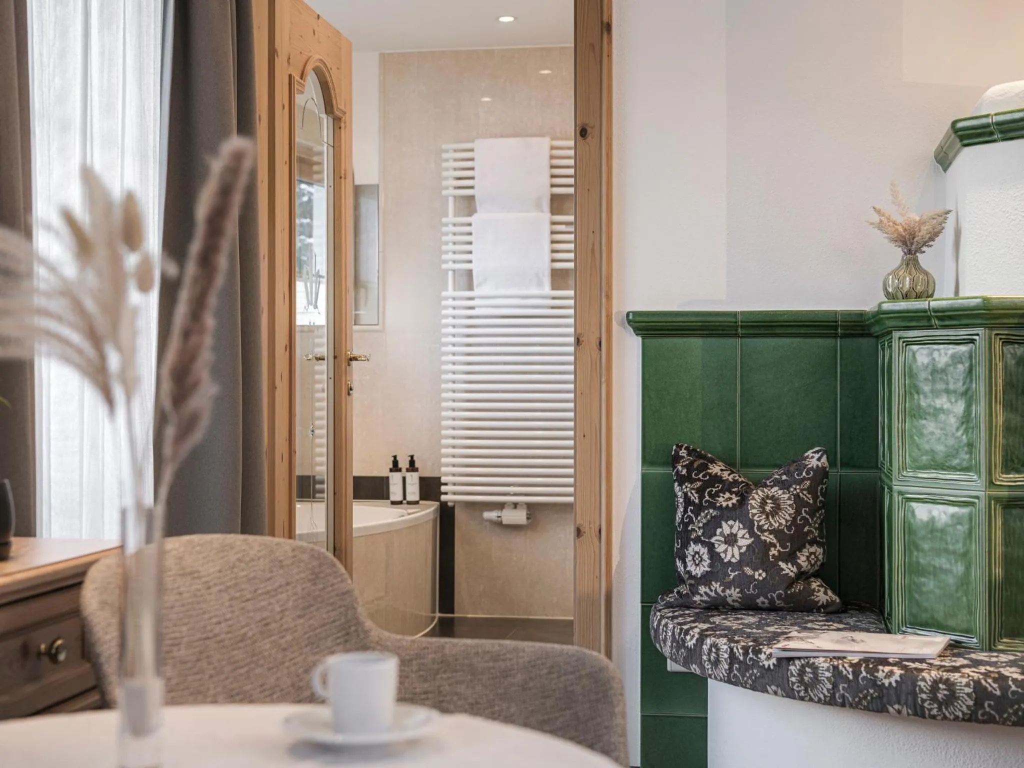 Photo of the whole room in Hotel Alpenjuwel 4 Sterne Superior